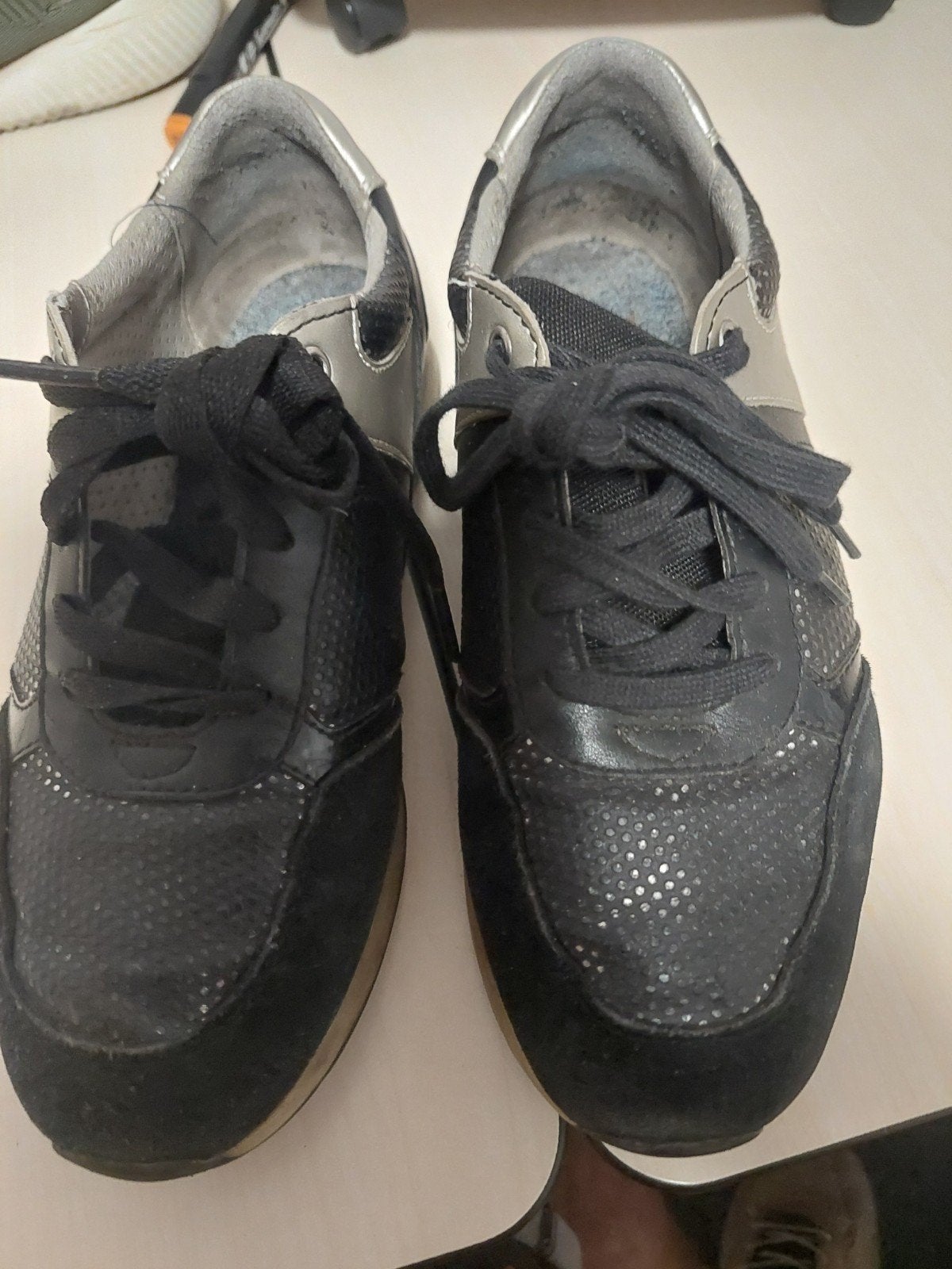 Zwarte sneakers met zilveren accenten, Zwart, Ophalen of Verzenden, Gedragen, Sneakers of Gympen