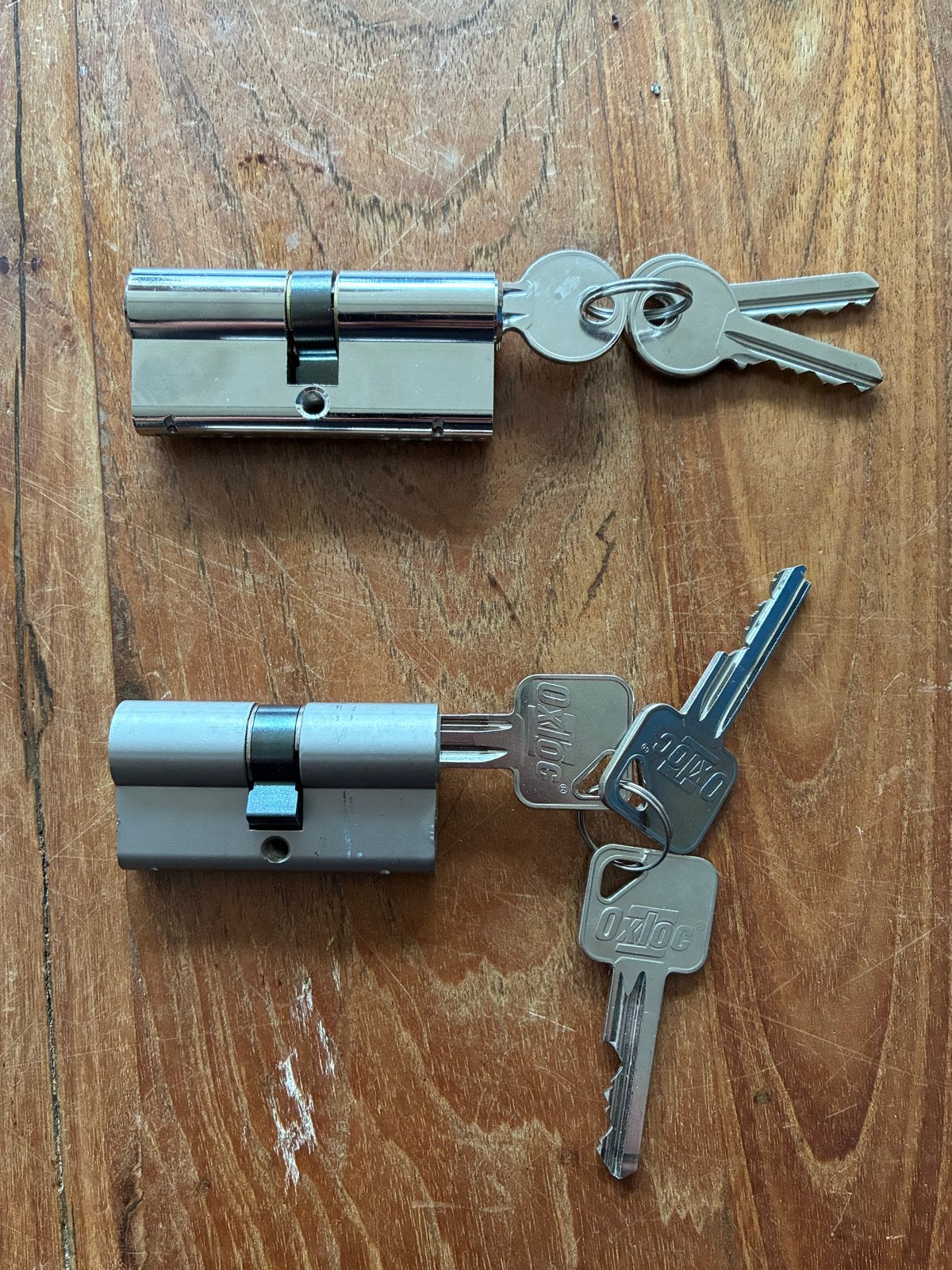 Cilindersloten met sleutels - 70mm en 60mm, Ophalen of Verzenden, Gebruikt, Overige materialen, Slot