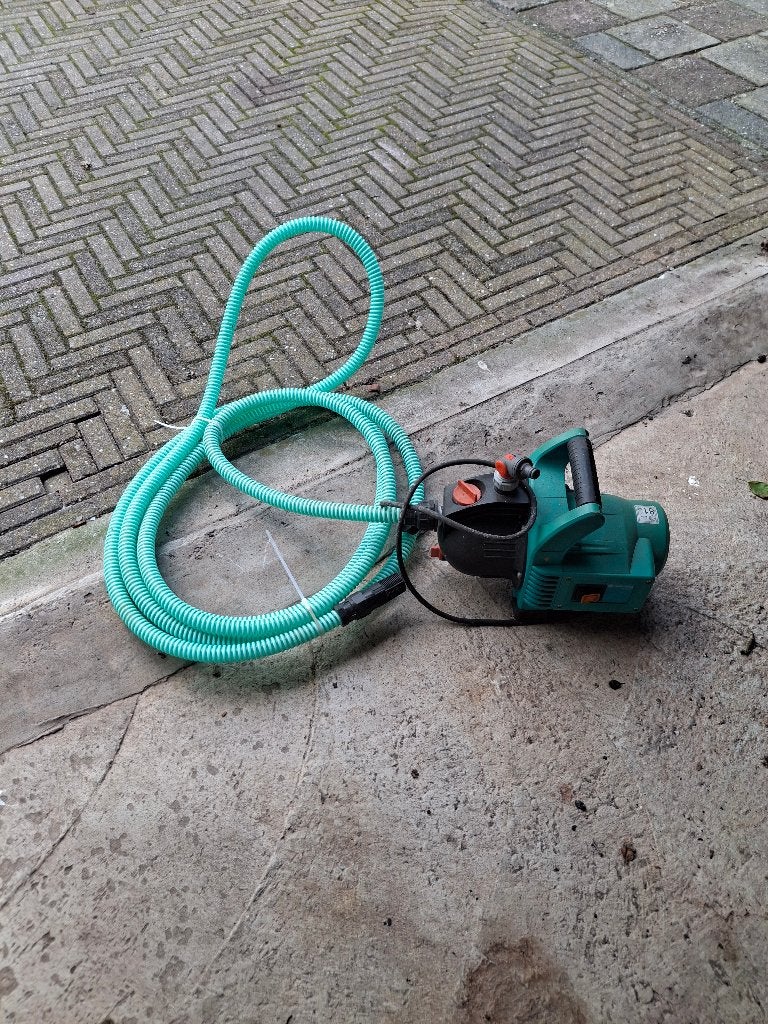 Husqvarna Tuinpomp Type 3000/4 - 600W met slang, Ophalen, Gebruikt, Elektrisch, Besproeiingspomp