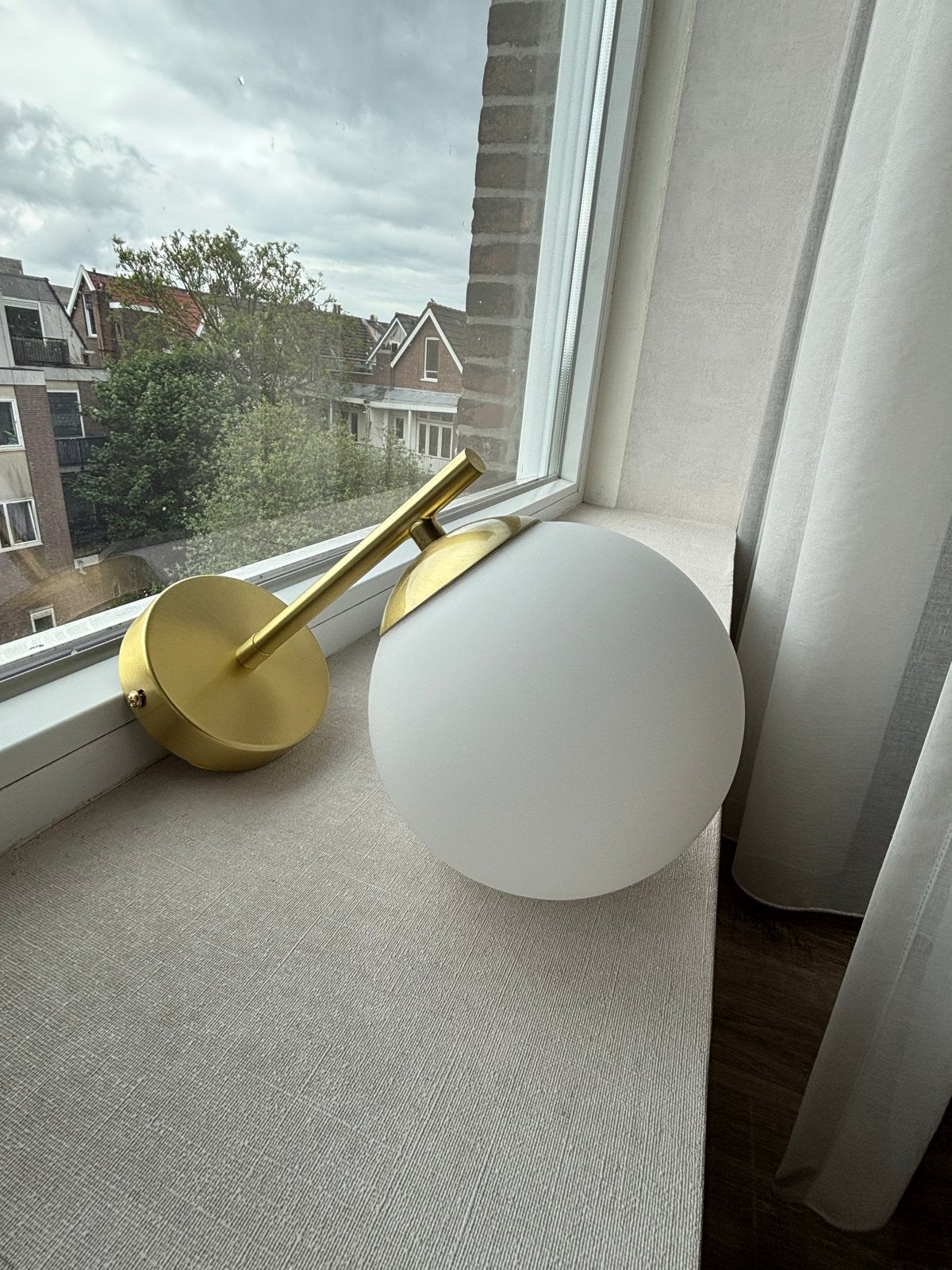 Westwing wandlamp met melkwitte glazen bol, nieuw, Ophalen, Nieuw, Overige fittingen, Glas