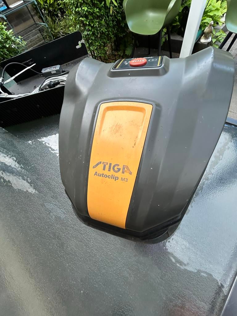 Stiga Autoclip M3 robotmaaier voor onderdelen, Tuin en Terras, Ophalen, Gebruikt, Meer dan 25 cm, Bestuurbaar via app