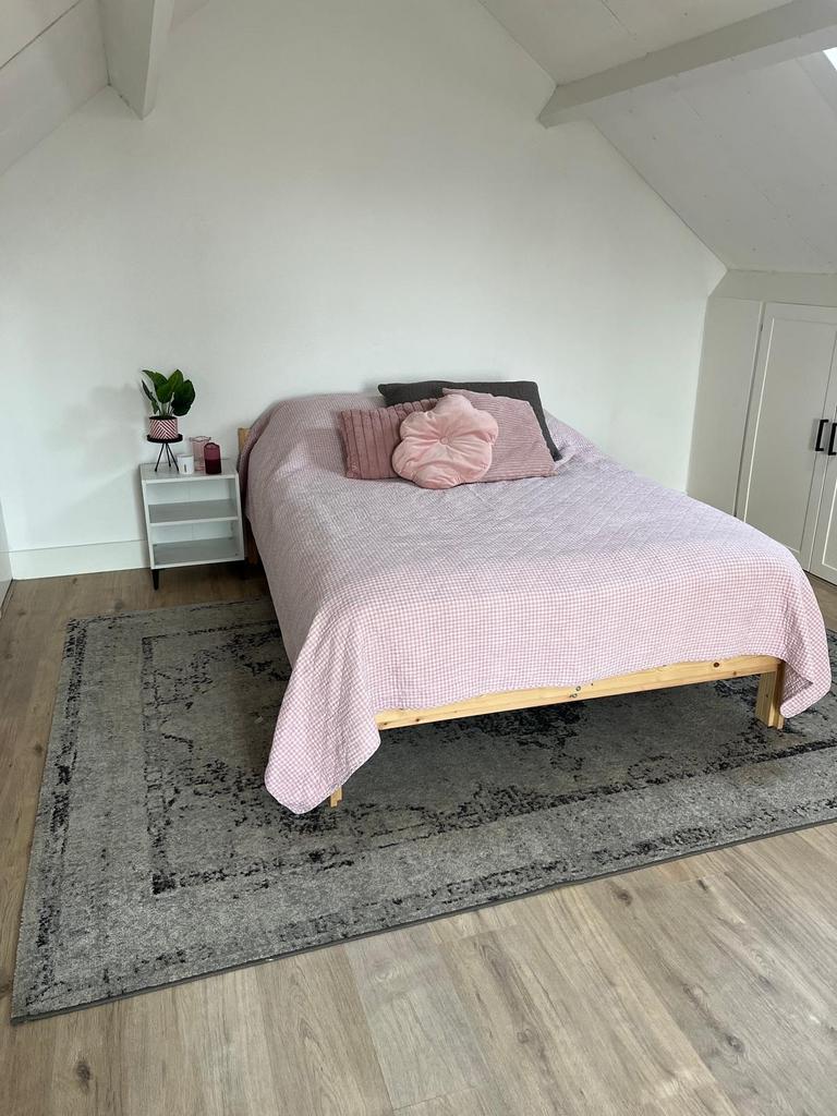 Houten tweepersoonsbed met lattenbodem, Huis en Inrichting, Slaapkamer | Bedden, Beige, Tweepersoons, Zo goed als nieuw, 200 cm