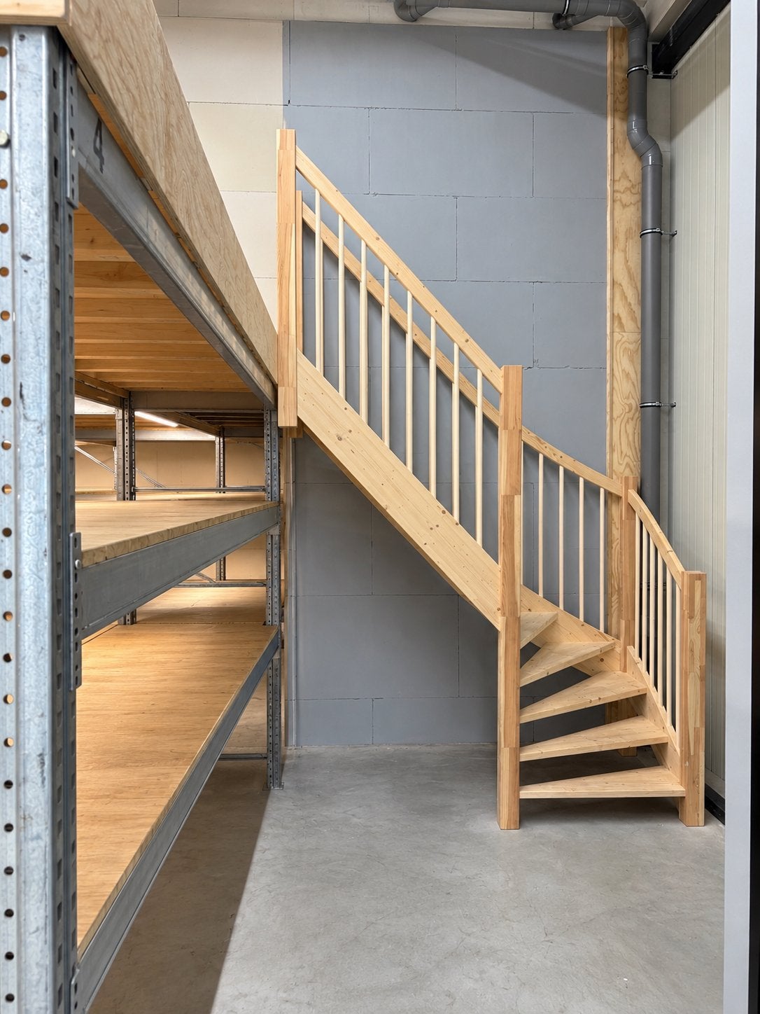 Houten trap met onderkwart 228 cm hoog - Nieuwstaat!, Ophalen, Trap, JG, JG