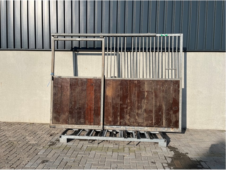 Voorwand met schuifdeur | 3000 x 2200 mm | Hardhout, Dieren en Toebehoren, Stalling en Weidegang, Weidegang, 4 paarden of pony's of meer