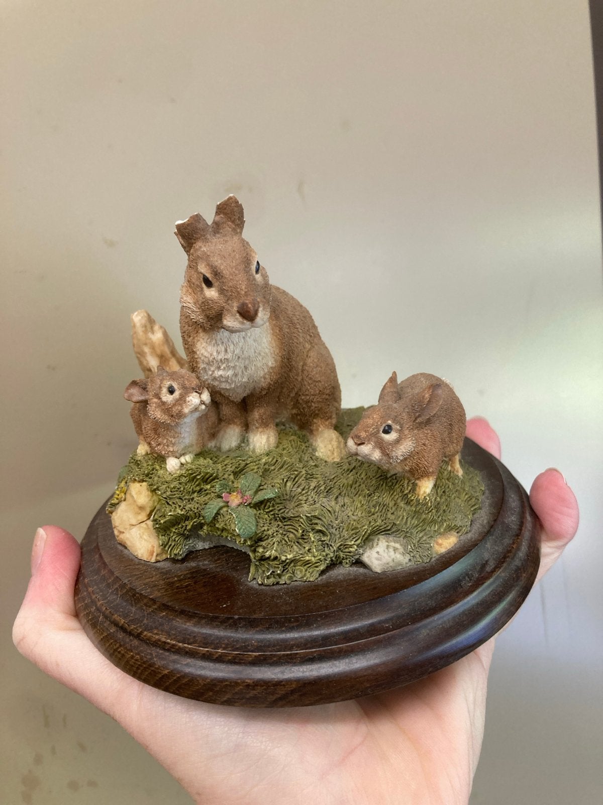 Country Artists Konijnenfamilie Beeldje - Handgemaakt Engela, Ophalen of Verzenden, Gebruikt, Wild dier, Beeldje of Figuurtje