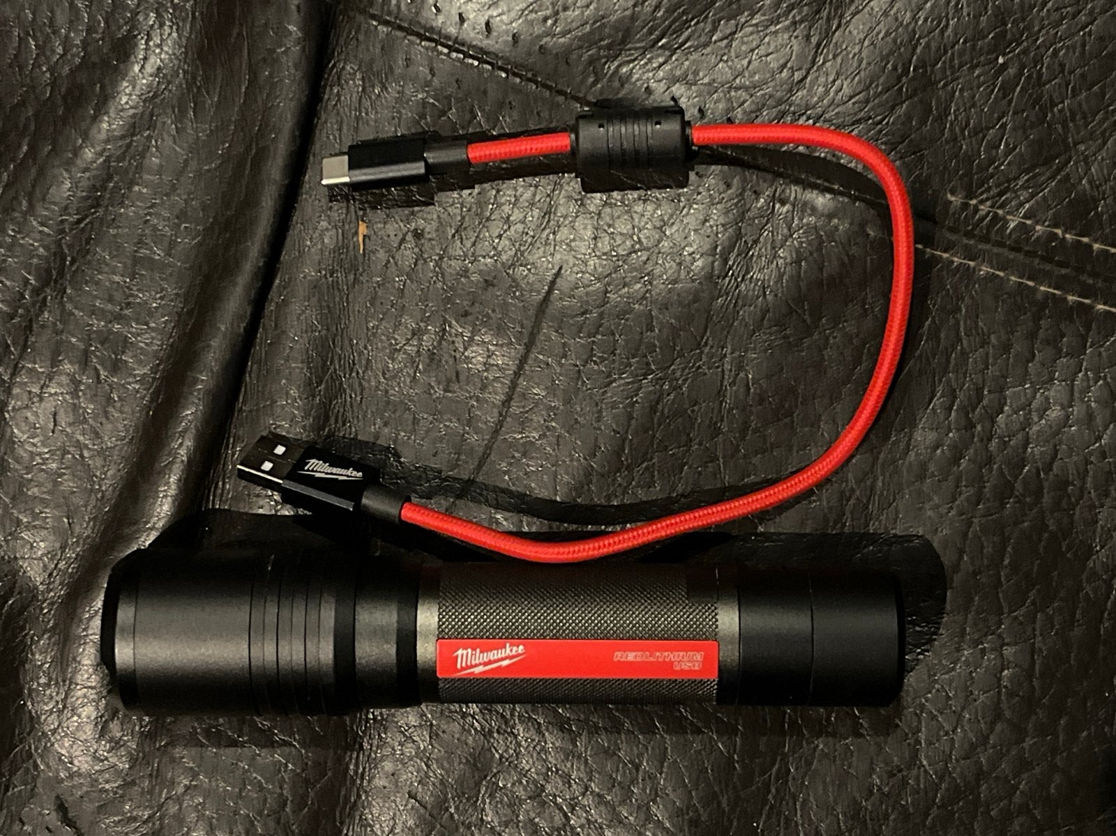 Milwaukee L4 FL2000-301 Li-ion accu zaklamp, Ophalen of Verzenden, Zo goed als nieuw