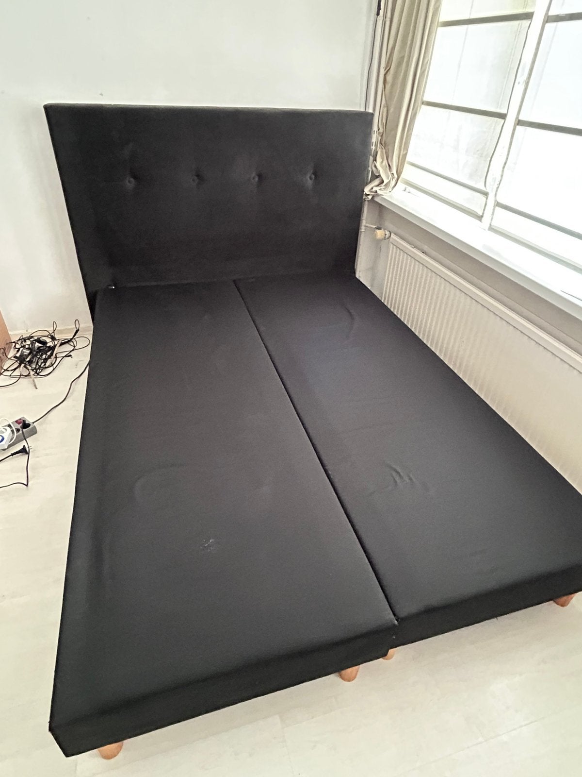Gratis: boxspring bed met hoofdbord (zonder matras), Ophalen, Gebruikt, Zwart, Tweepersoons