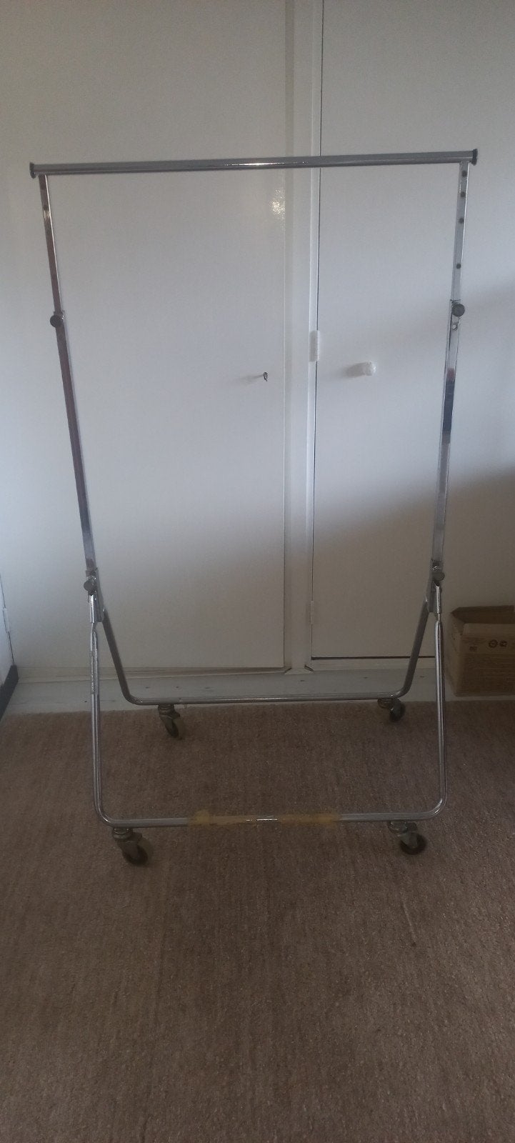 Stevig inklapbaar kledingrek op wieltjes, Ophalen, Met wielen, Gebruikt
