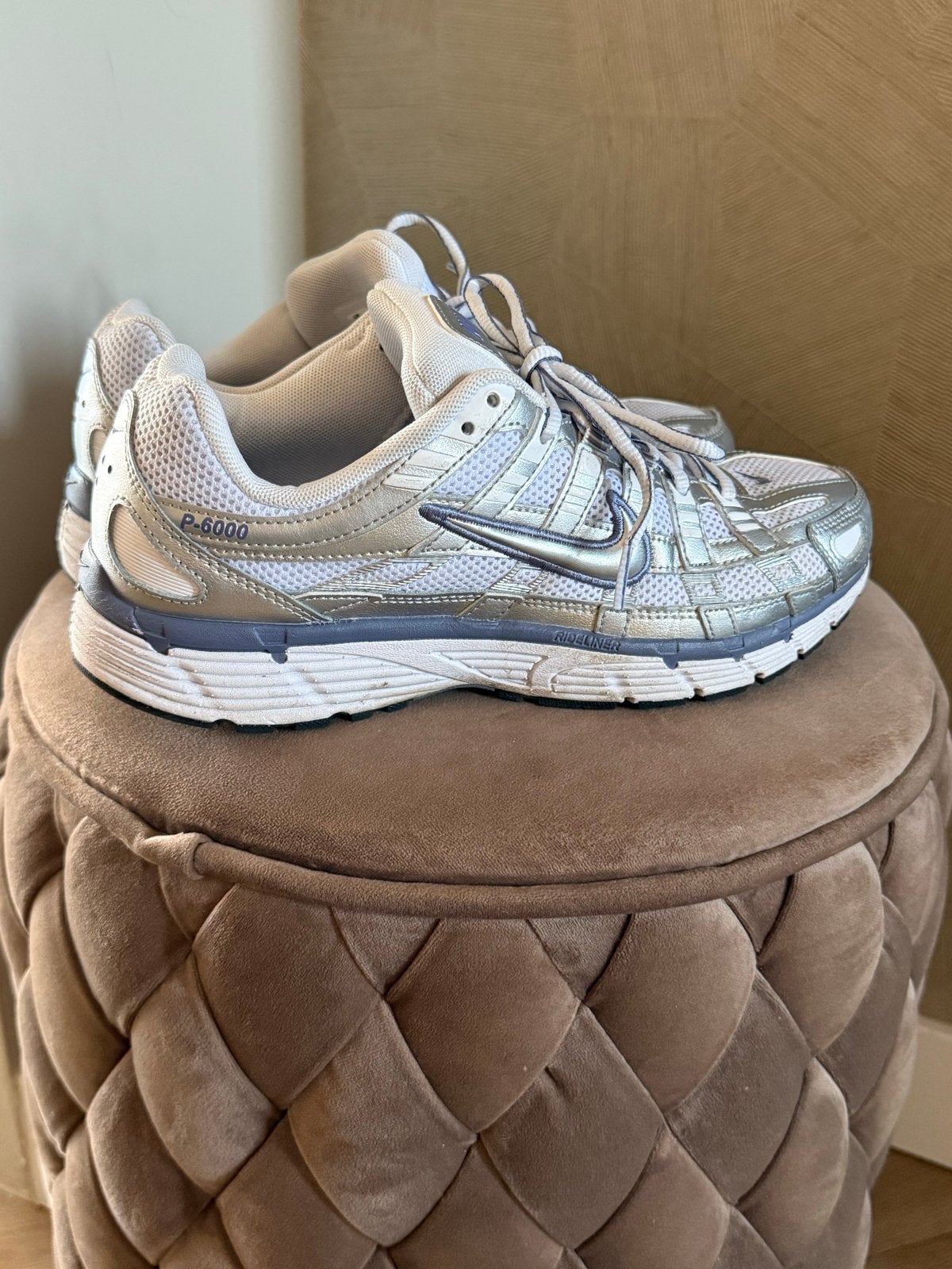 Nike dames P-6000 sneakers - Zilver/Wit 39, Kleding | Dames, Ophalen, Gedragen, Wit, Sneakers of Gympen