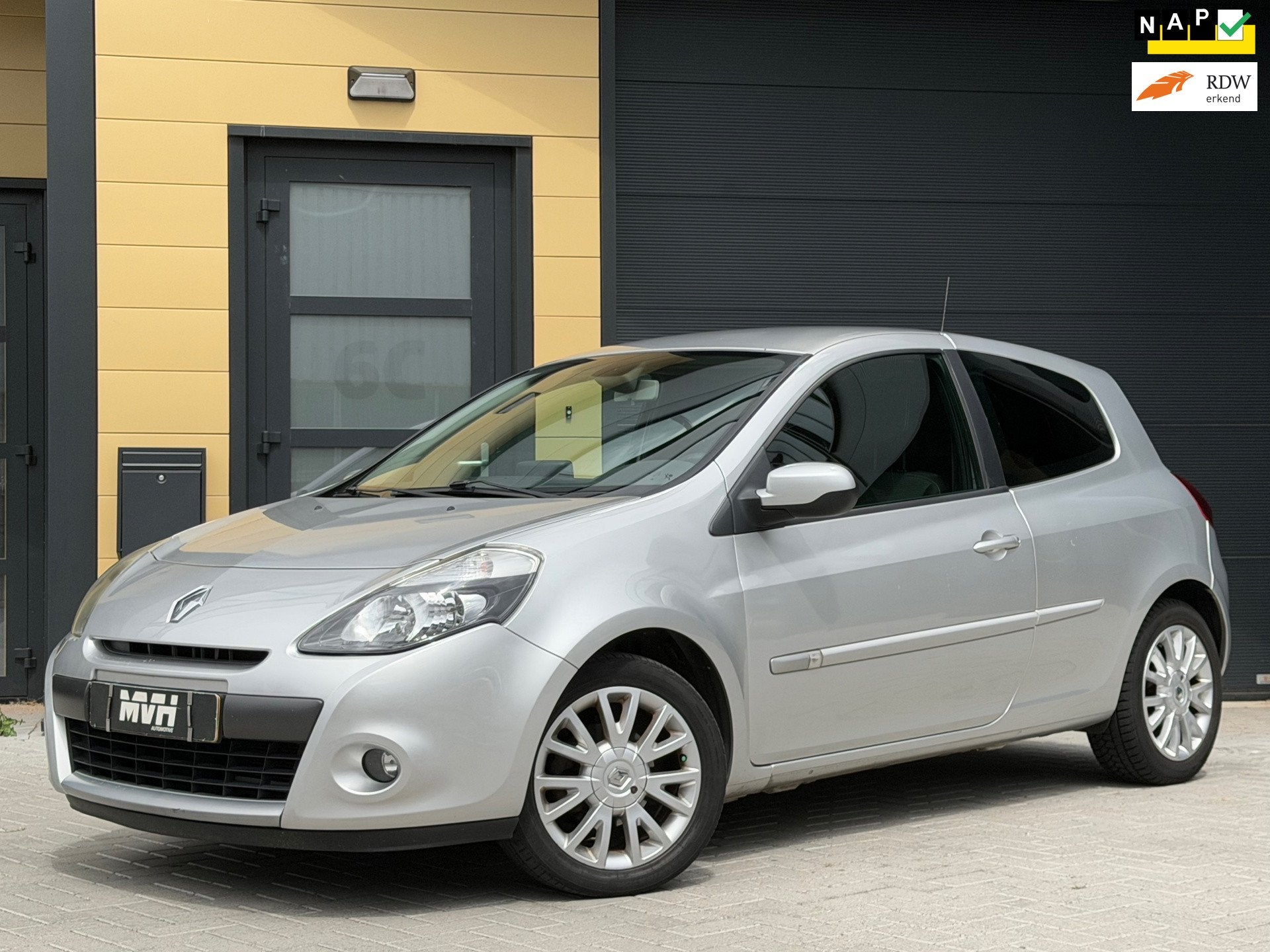 Renault Clio 1.2 Dynamique - Airco - Navi - Cruise Control -, Voorwielaandrijving, 535 kg, Gebruikt, Zwart