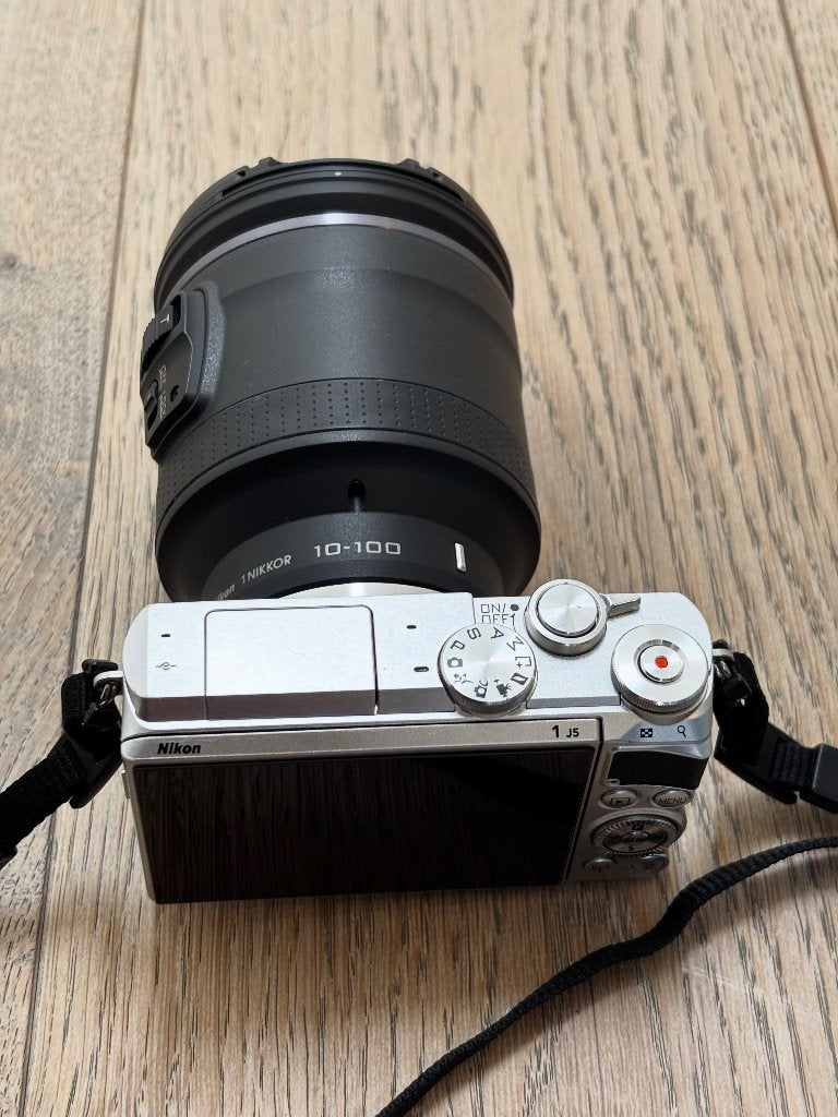 NIKON 1 J5 + NIKON 1 10-100mm VR PD zoom, Ophalen of Verzenden, Zo goed als nieuw, Telelens, Zoom