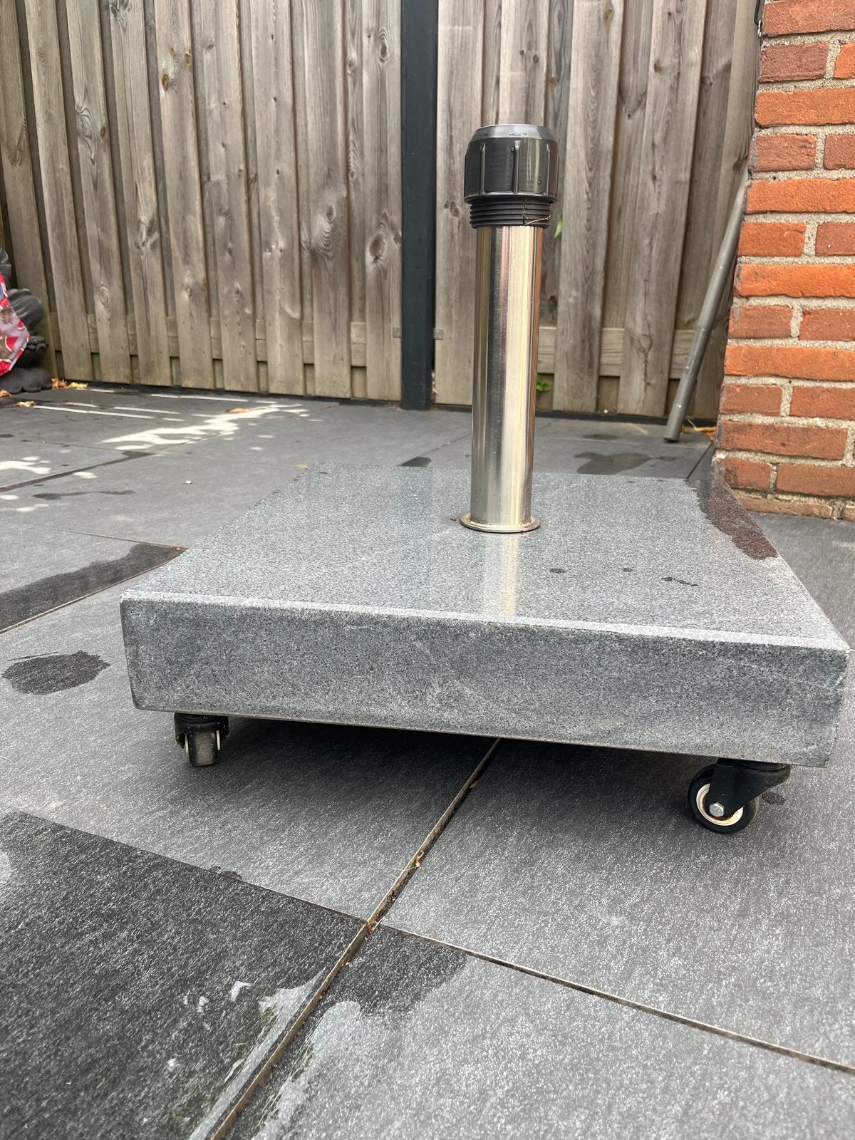 Parasolvoet op wielen - graniet, Ophalen, Gebruikt, Minder dan 1 meter, Parasolvoet