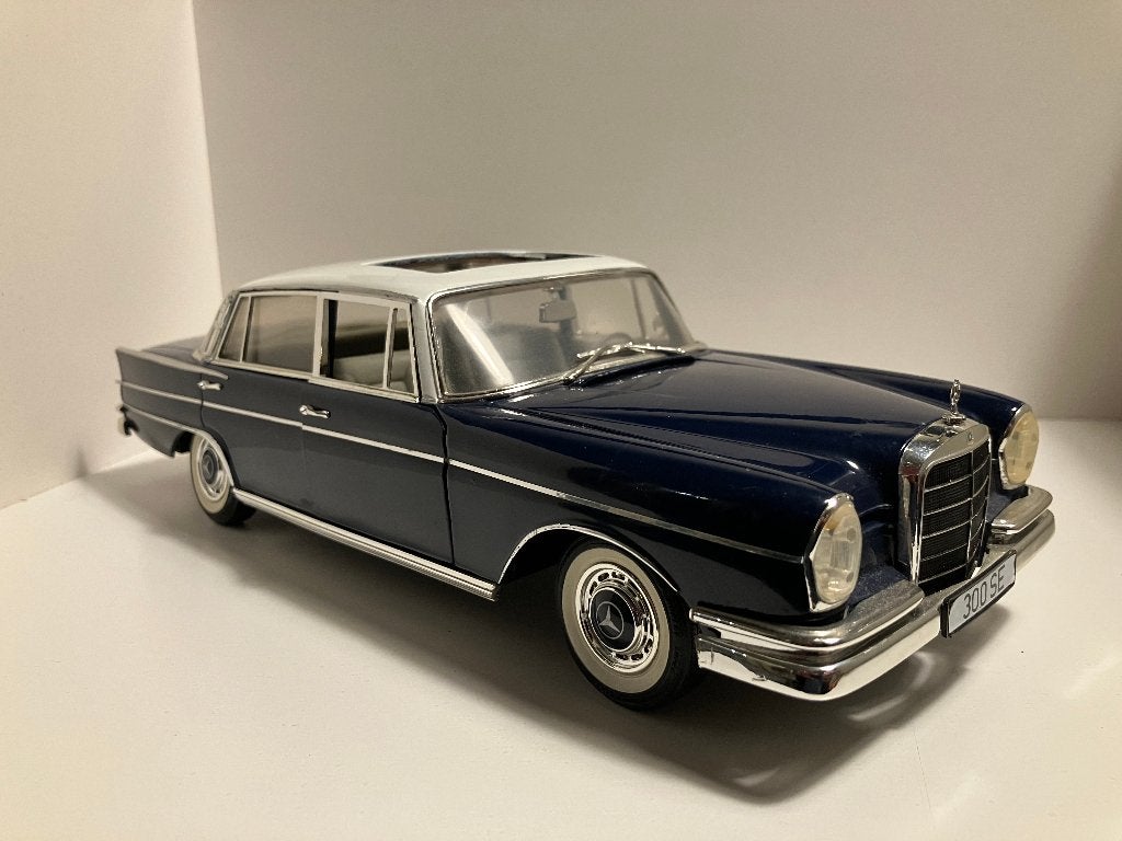 Mercedes Benz 300 SE  Heckflosse 1965  1/18 Revell, Ophalen of Verzenden, Zo goed als nieuw, Auto, Revell