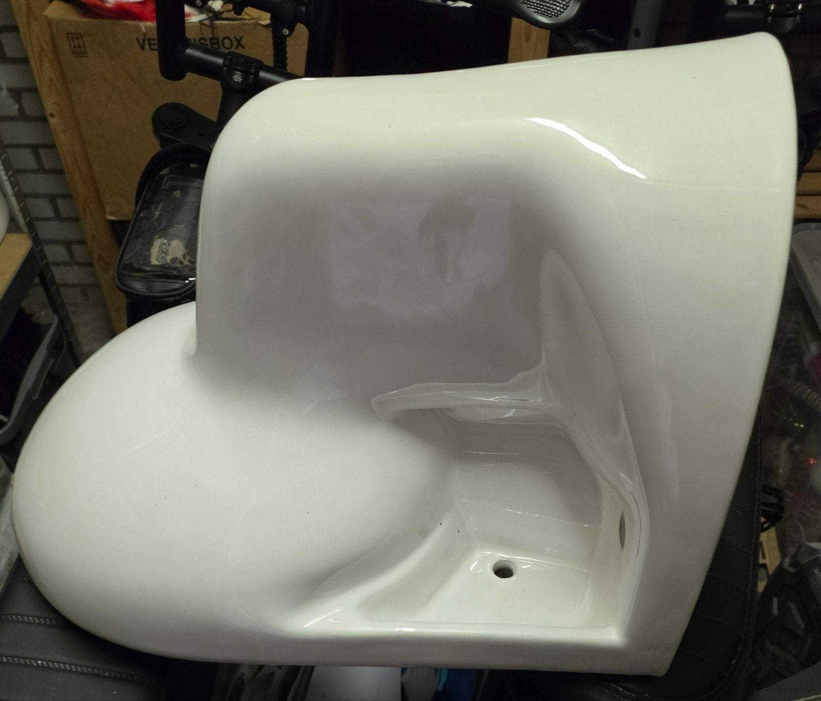 2 x nieuwe Hangend Toilet WC Pot - Wit Keramiek, Doe-het-zelf en Verbouw, Sanitair, Ophalen, Nieuw, Toilet