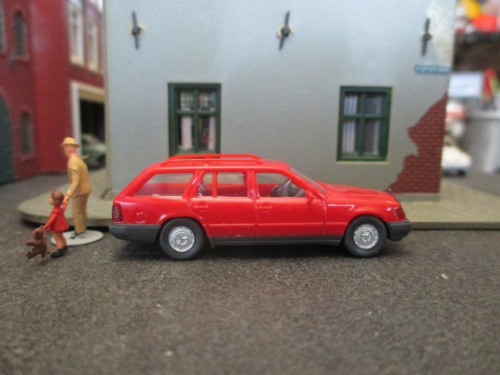 Mercedes Benz W124 230TE - Wiking signal-rood, Ophalen of Verzenden, Zo goed als nieuw, Auto, Wiking