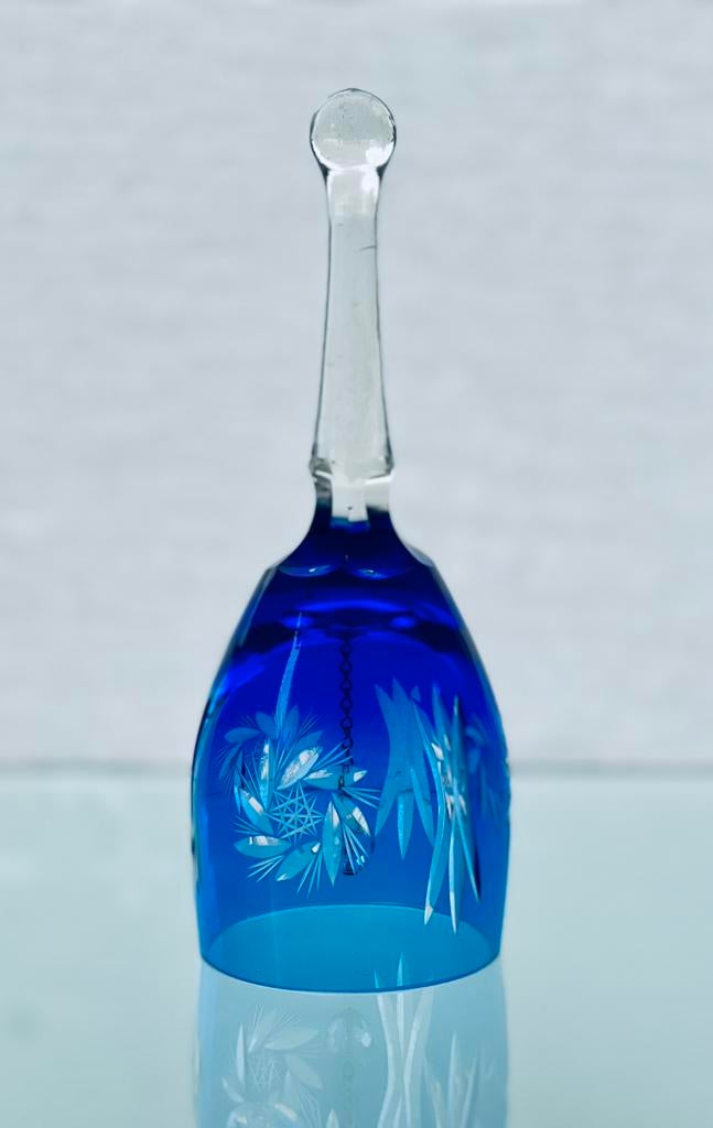 Blauw geslepen kristallen tafelbel glas handgemaakt Boheems, Ophalen of Verzenden