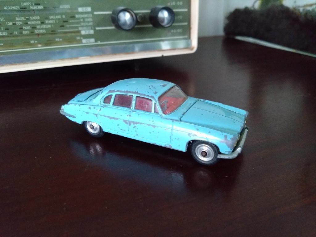 Corgi Toys Jaguar licht blauw / Volkswagen Corgi Toy, Ophalen of Verzenden, Gebruikt, Auto, Corgi