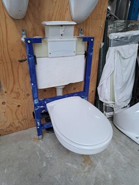 geberit inbouwreservoir met hangtoilet en drukknop, wc, Doe-het-zelf en Verbouw, Sanitair, Ophalen, Gebruikt, Toilet