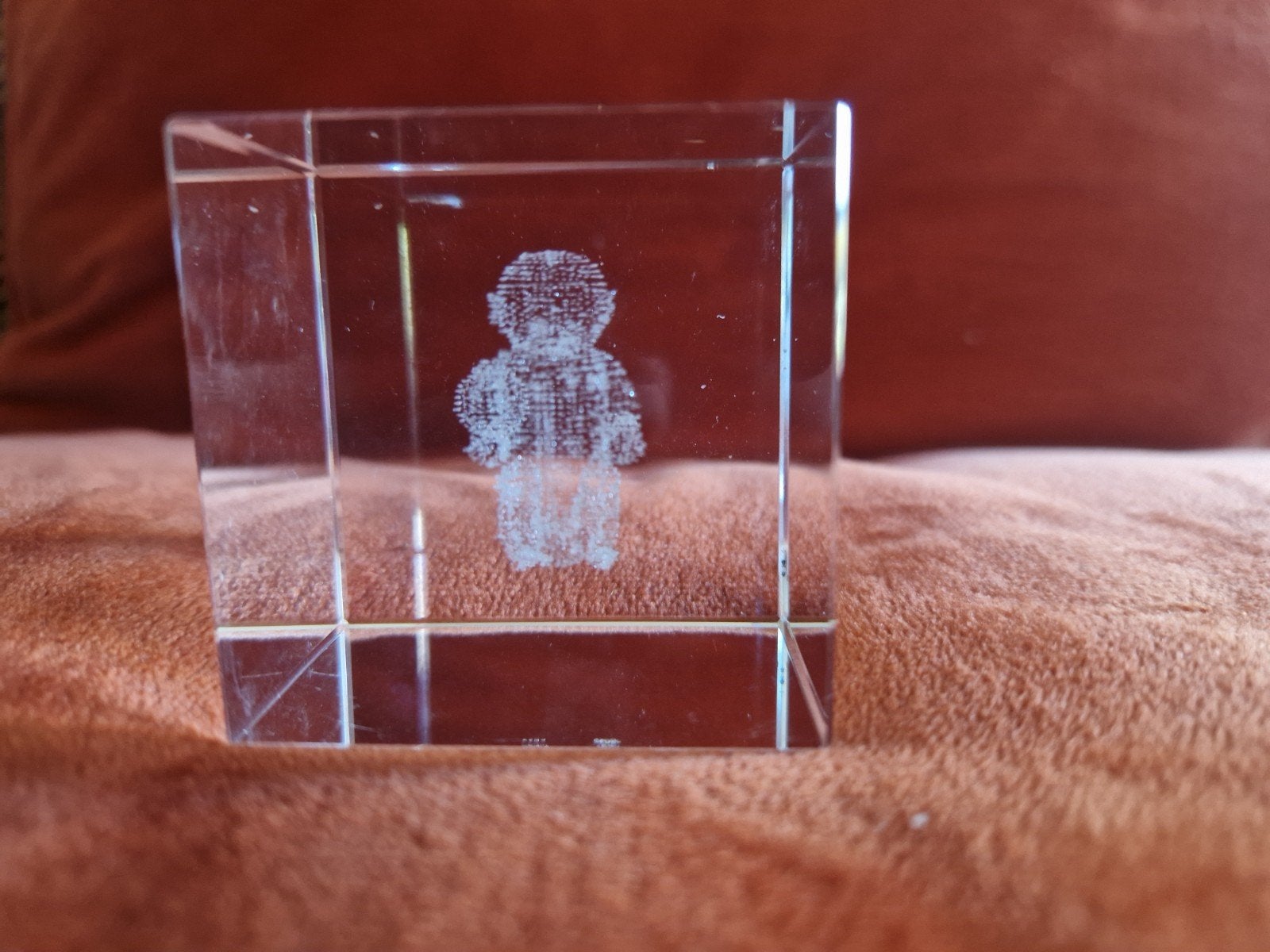Glazen kubus met 3D lasergegraveerde aap, Verzamelen, Ophalen of Verzenden, Zo goed als nieuw, Wild dier, Beeldje of Figuurtje