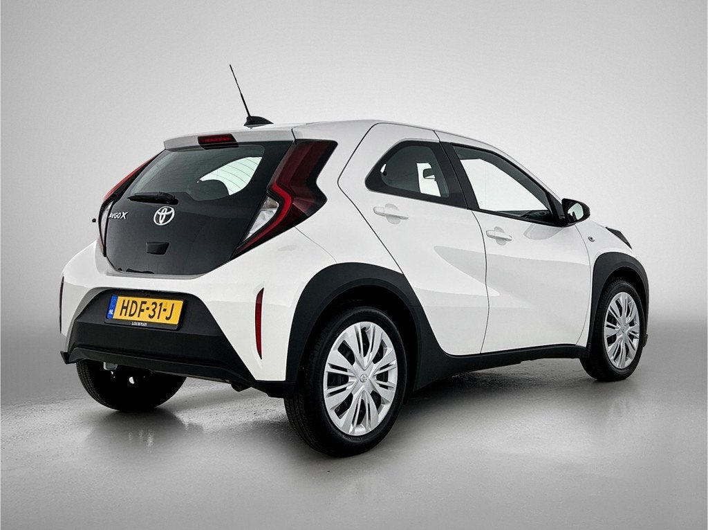 Toyota Aygo X 1.0 VVT-i MT Play | Achteruitrijcamera | Cruis, 12 maanden, Stof, Gebruikt, 920 kg