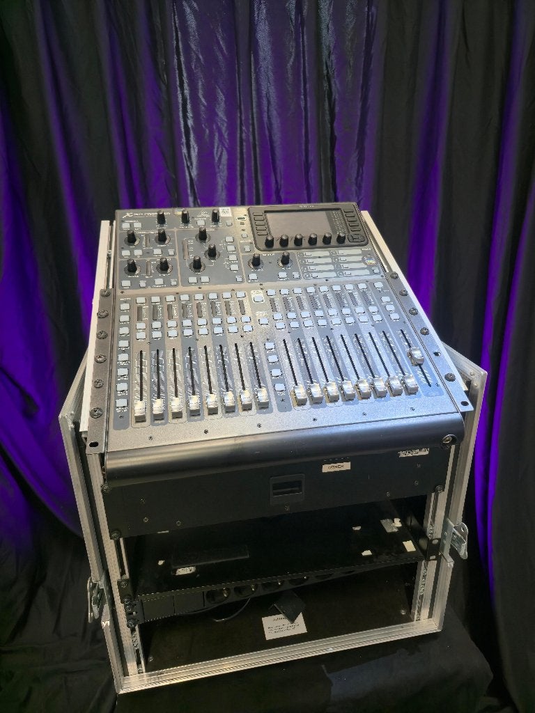 Behringer X32 Producer digitale mixer in flightcase, Muziek en Instrumenten, Mengpanelen, Gebruikt, 20 kanalen of meer, Microfooningang