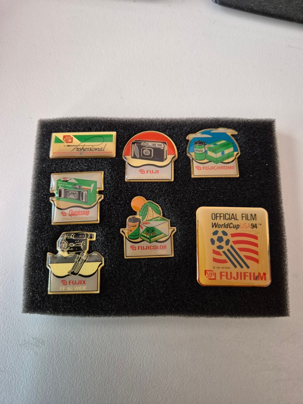 Vintage Fujifilm Pins - Set van 7, Verzenden, Zo goed als nieuw