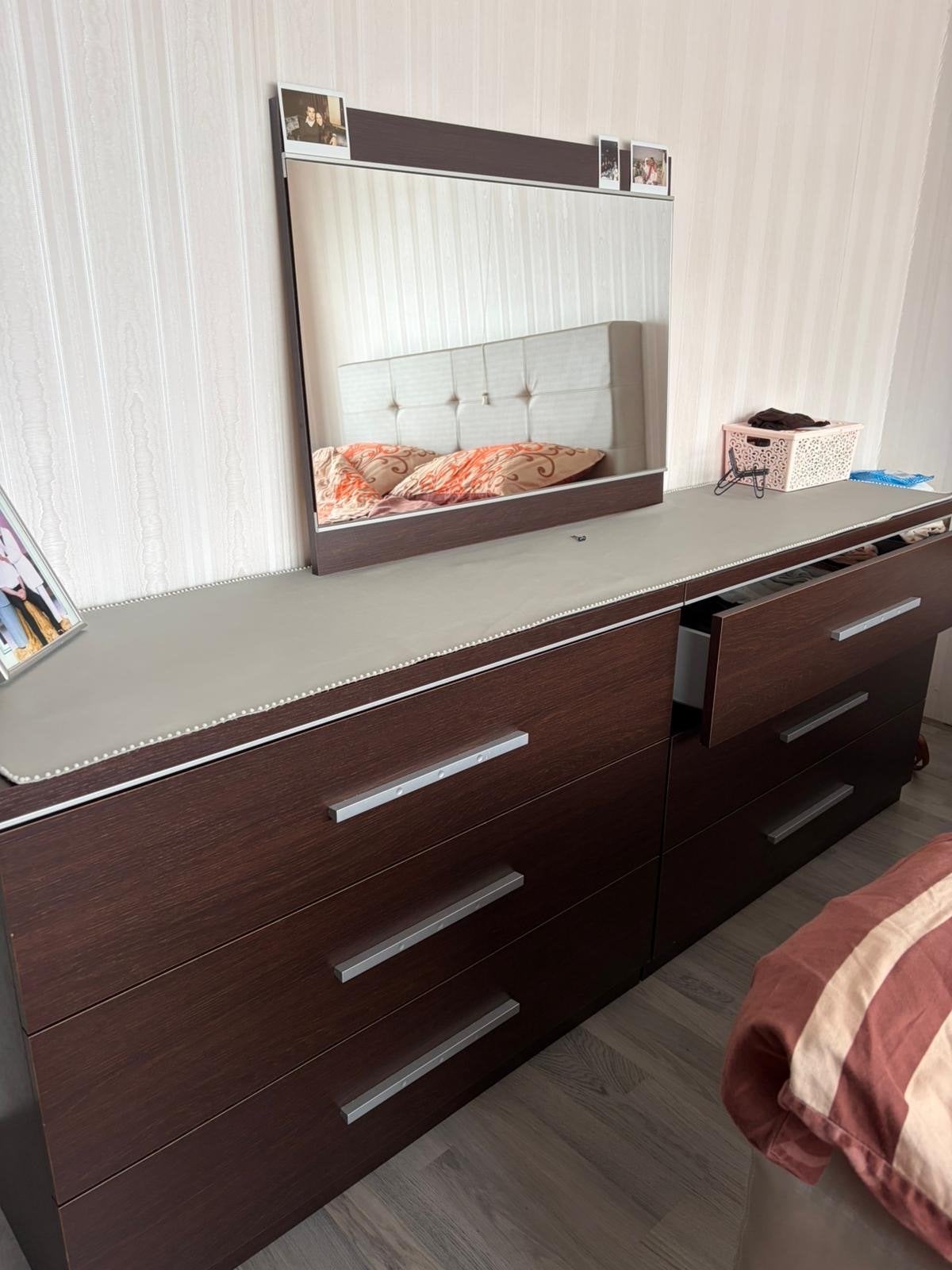 Set Kast, twee ladekasten (dressoir) en spiegel, Ophalen, 200 cm of meer, Zo goed als nieuw, Met lade(s)
