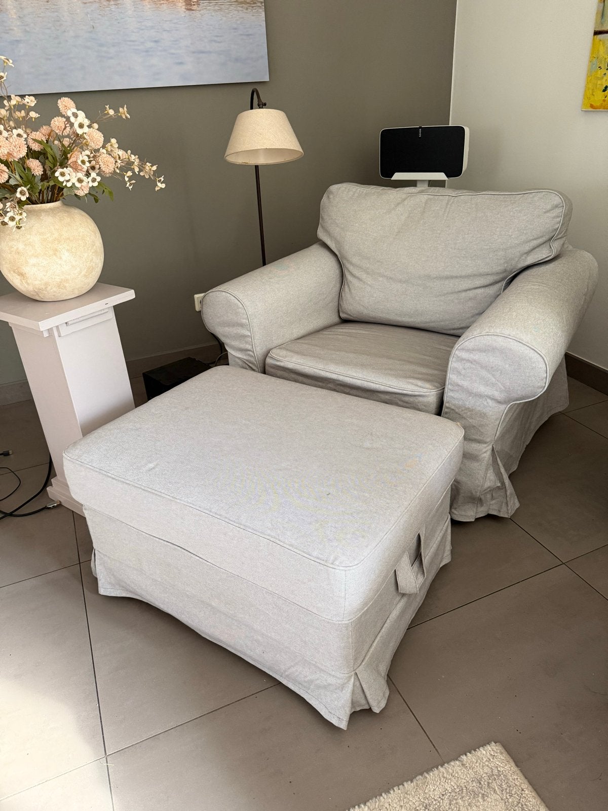 Comfortabele fauteuil met opbergpoef - Lichtgrijs, Huis en Inrichting, Ophalen, Gebruikt, Stof, 75 tot 100 cm