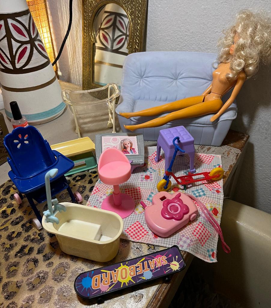 Vintage barbie Sindy Fleur meubels barbiepop accessoires pop, Ophalen of Verzenden, Gebruikt, Barbie