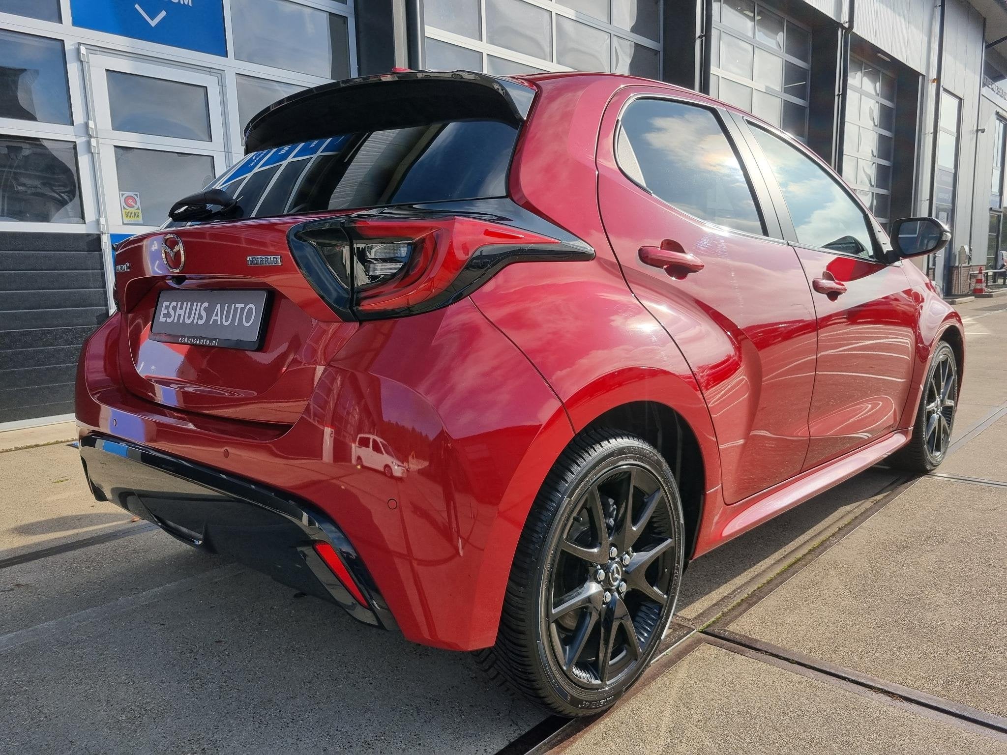 Mazda 2 Hybrid 1.5 VVT-I HEV Homura AIRCO ECC / ADAPTIEVE CR, Auto's, Dealer onderhouden, Gebruikt, 4 kWh, 1490 cc