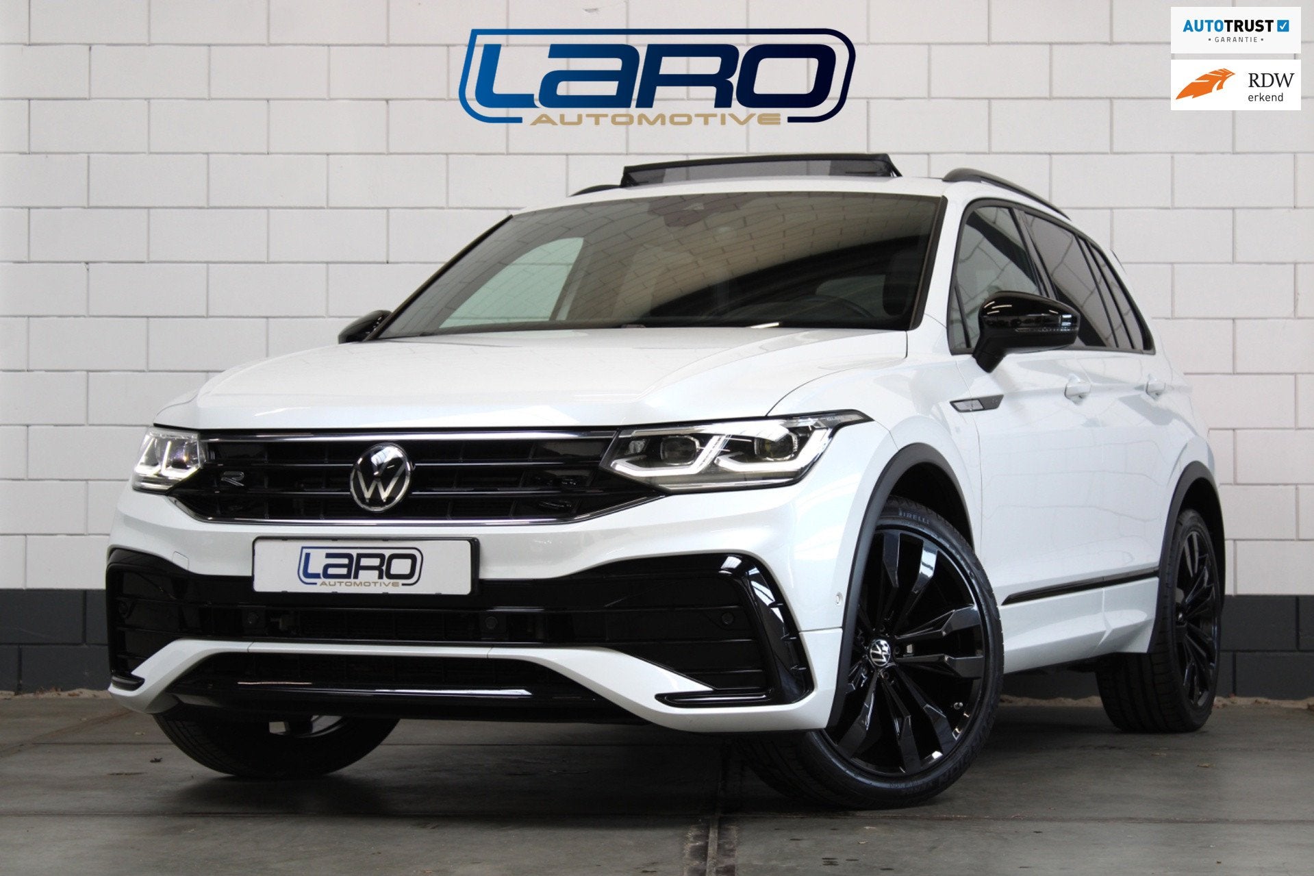 Volkswagen Tiguan 1.5 TSI R-Line | Pano Trekhaak IQ.Lights C, 1441 kg, Euro 6, 4 cilinders, Wit