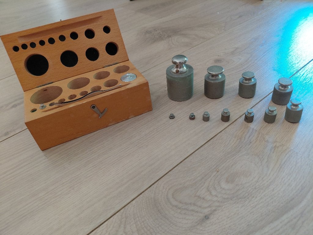 weegschaal antiek met gewichten, Ophalen