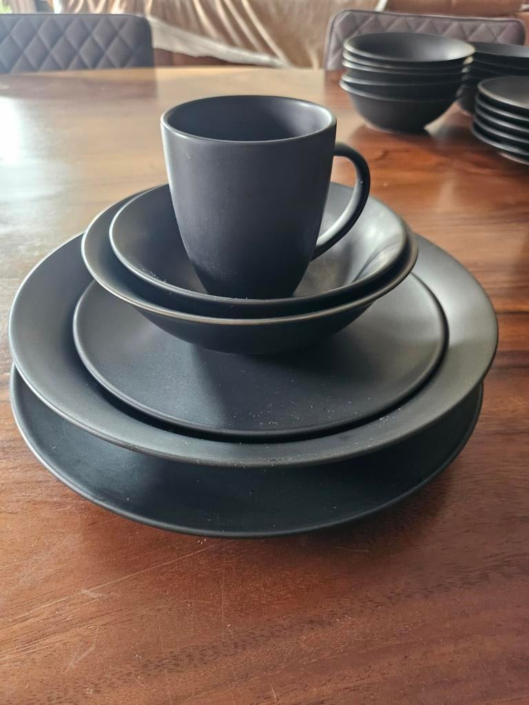 Vt wonen 35 delig servies mat zwart, Huis en Inrichting, Keuken | Servies, Ophalen, Gebruikt, Effen, Porselein