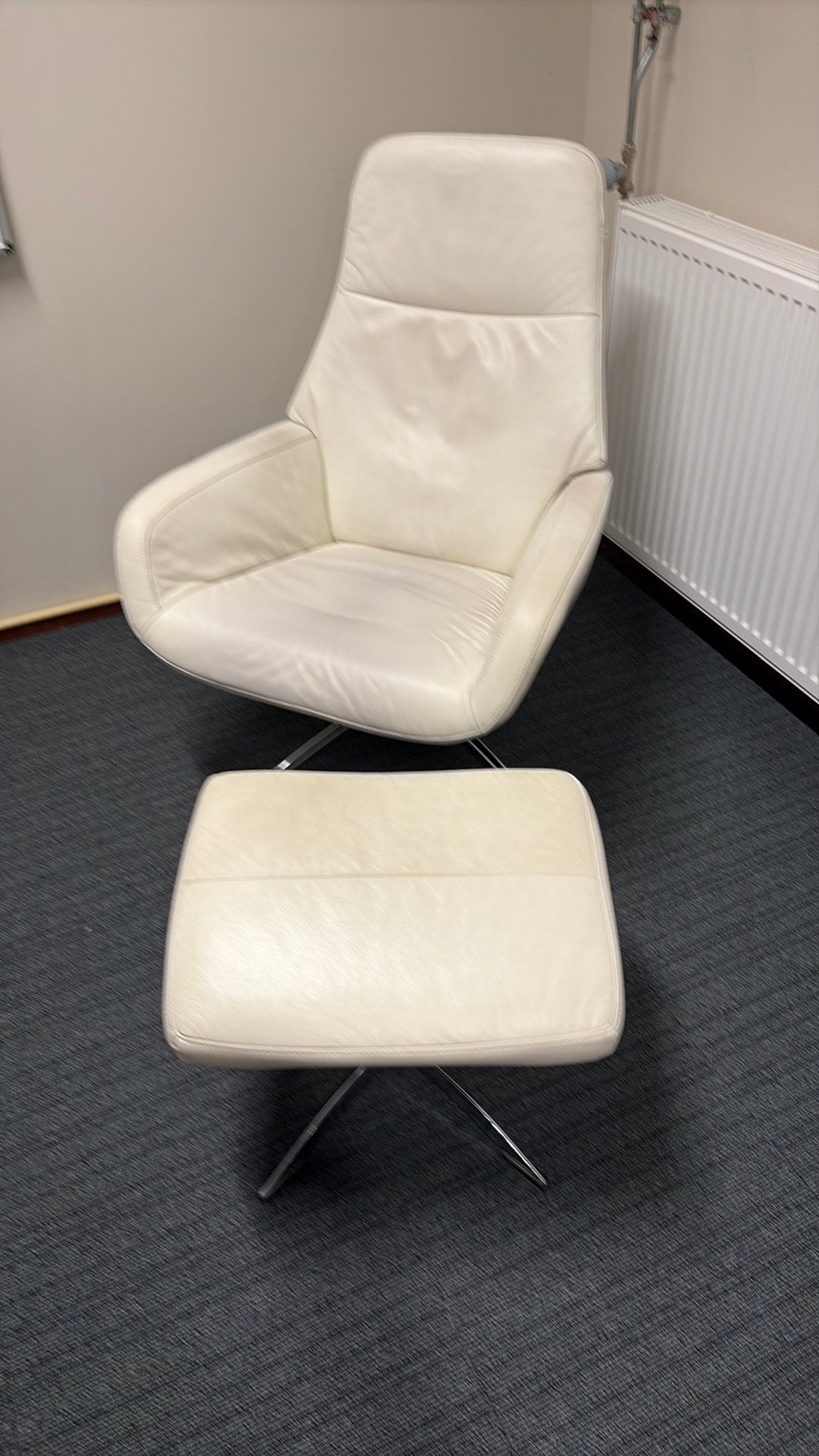 Luxe leren draaistoel met voetenbankje, Ophalen, Zo goed als nieuw, 50 tot 75 cm, Leer