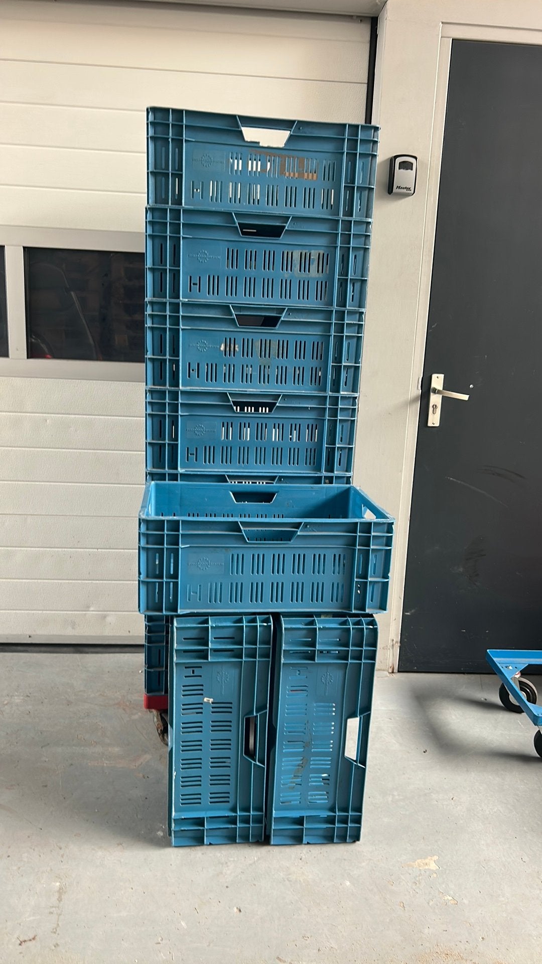 Stapelkratten en trolly 40x60, Doe-het-zelf en Verbouw, Ophalen, Gebruikt, 40 tot 60 cm, 50 tot 75 cm