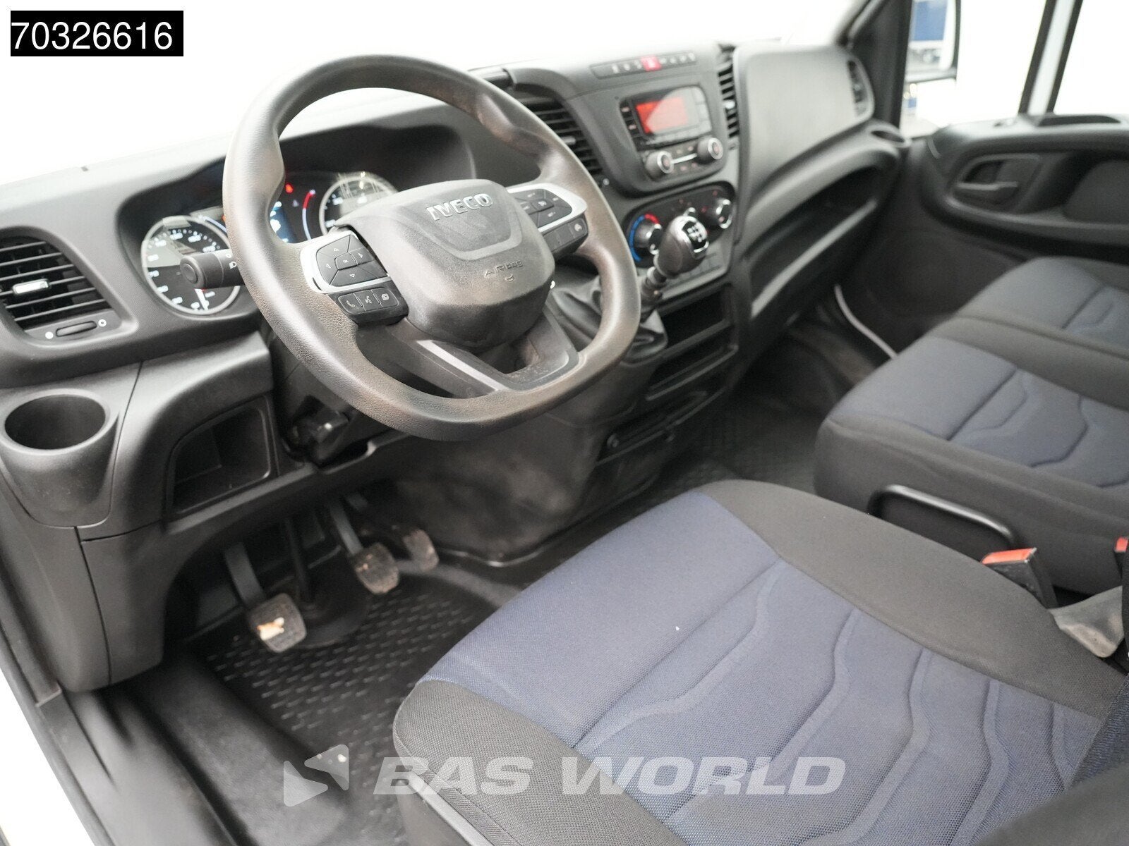 Iveco Daily 35C16 3.0L Kipper met Kist Dubbellucht 3,5t Trek, Auto's, Stof, Gebruikt, Euro 6, 4 cilinders