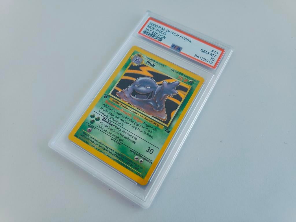 MUK PSA10 POP 3 First Edition 1st Fossil Pokemon tcg kaart, Ophalen of Verzenden, Zo goed als nieuw