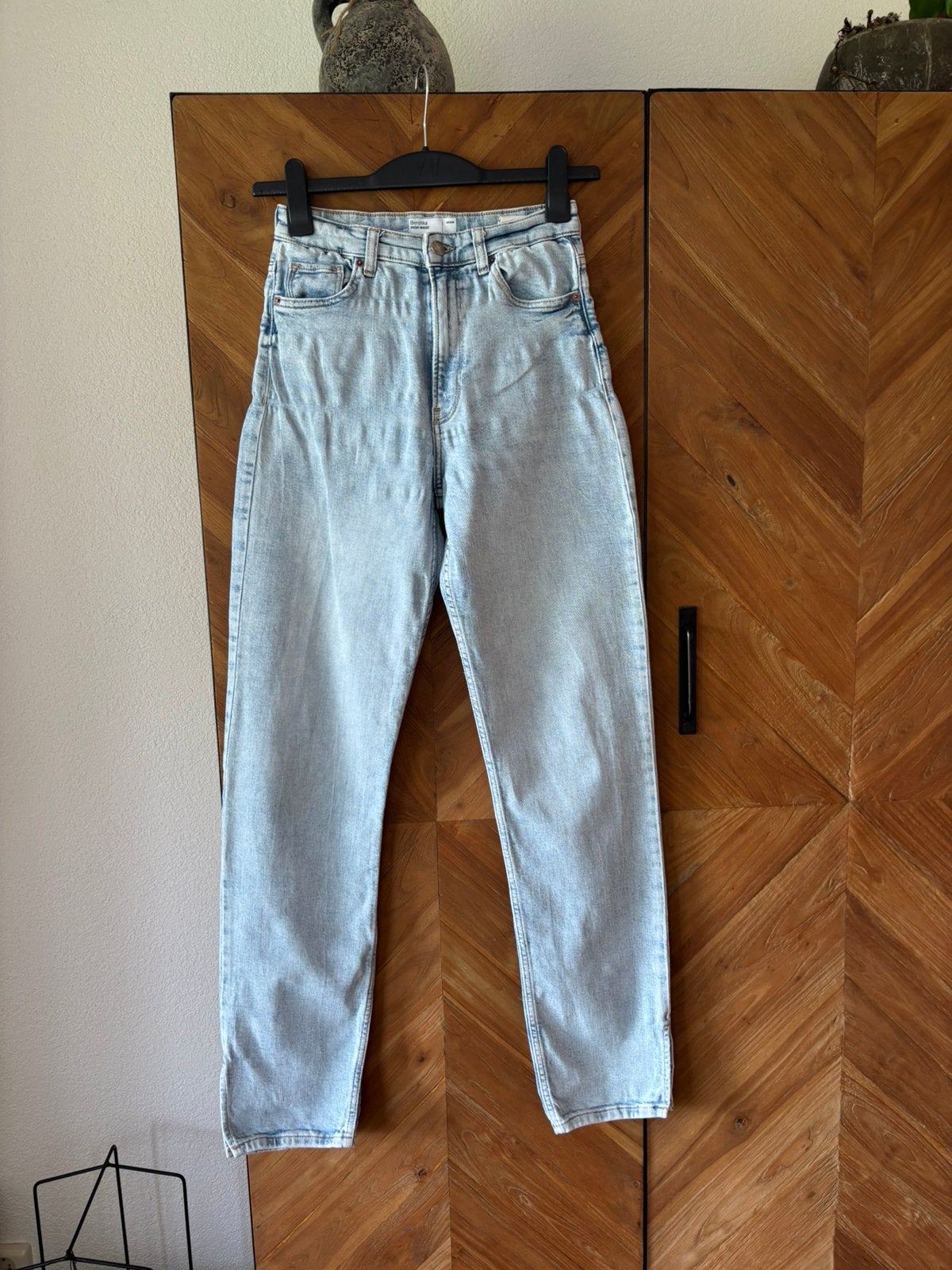 Licht Blauwe jeans van Bershka. Maat 36, Blauw, W28 - W29 (confectie 36), Gedragen, Bershka
