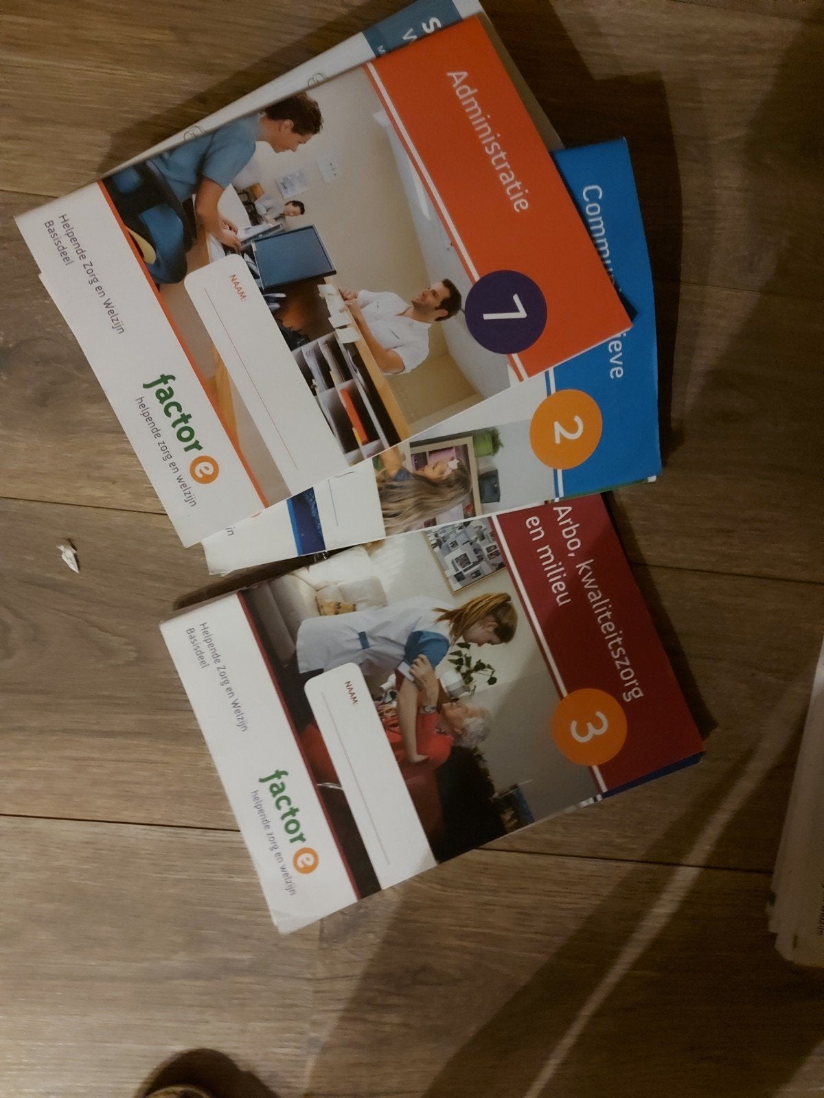 Boeken Helpende Plus Opleiding, Ophalen of Verzenden, Zo goed als nieuw, Overige niveaus
