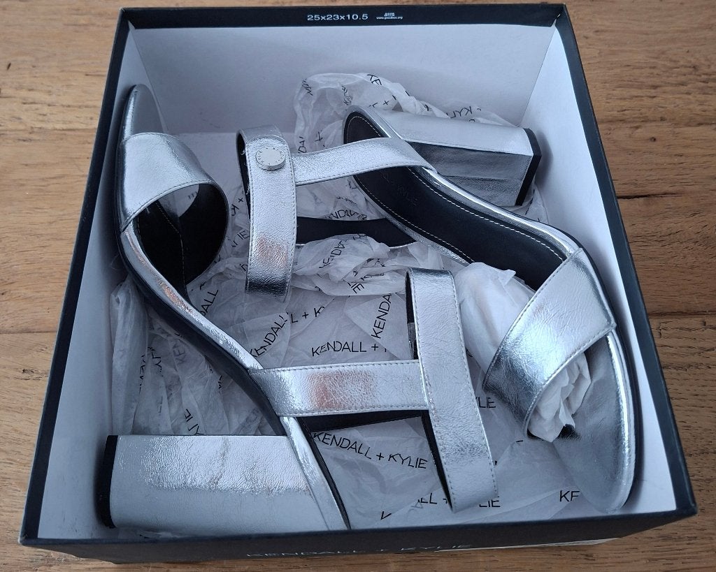 Zilveren schoenen 39 hoge hak KENDALL & KYLIE, Overige kleuren, KENDALL & KYLIE, Nieuw, Ophalen of Verzenden