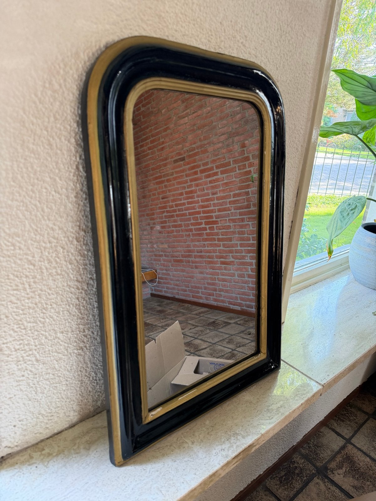 Antieke spiegel met zwarte en gouden lijst 62cm bij 41cm, Ophalen, Overige vormen, Minder dan 50 cm, 100 tot 150 cm