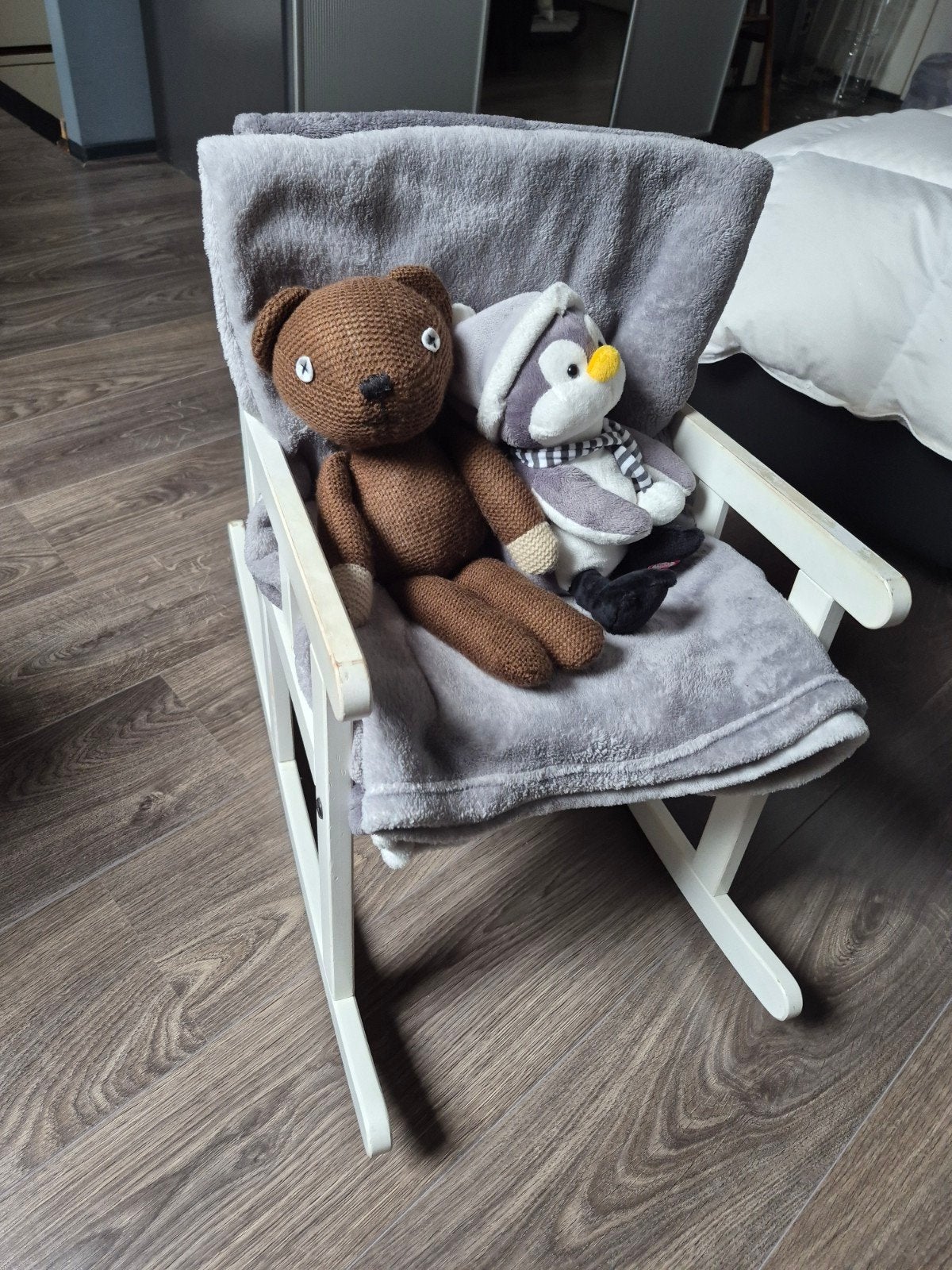 Schattige witte kinder schommelstoel, Ophalen, Gebruikt