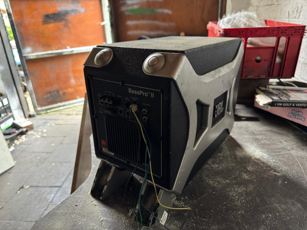 Auto sub met ingeboude versterker JBL, Ophalen, 120 watt of meer, Subwoofer, JBL