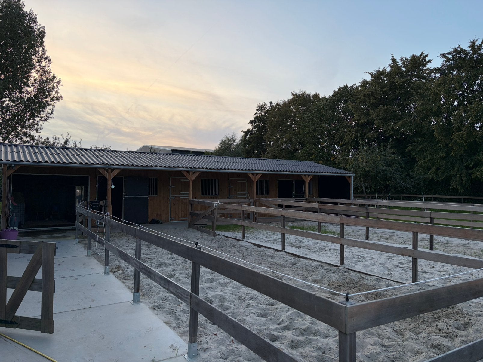 Stalling inclusief ruwvoer en bodembedekking