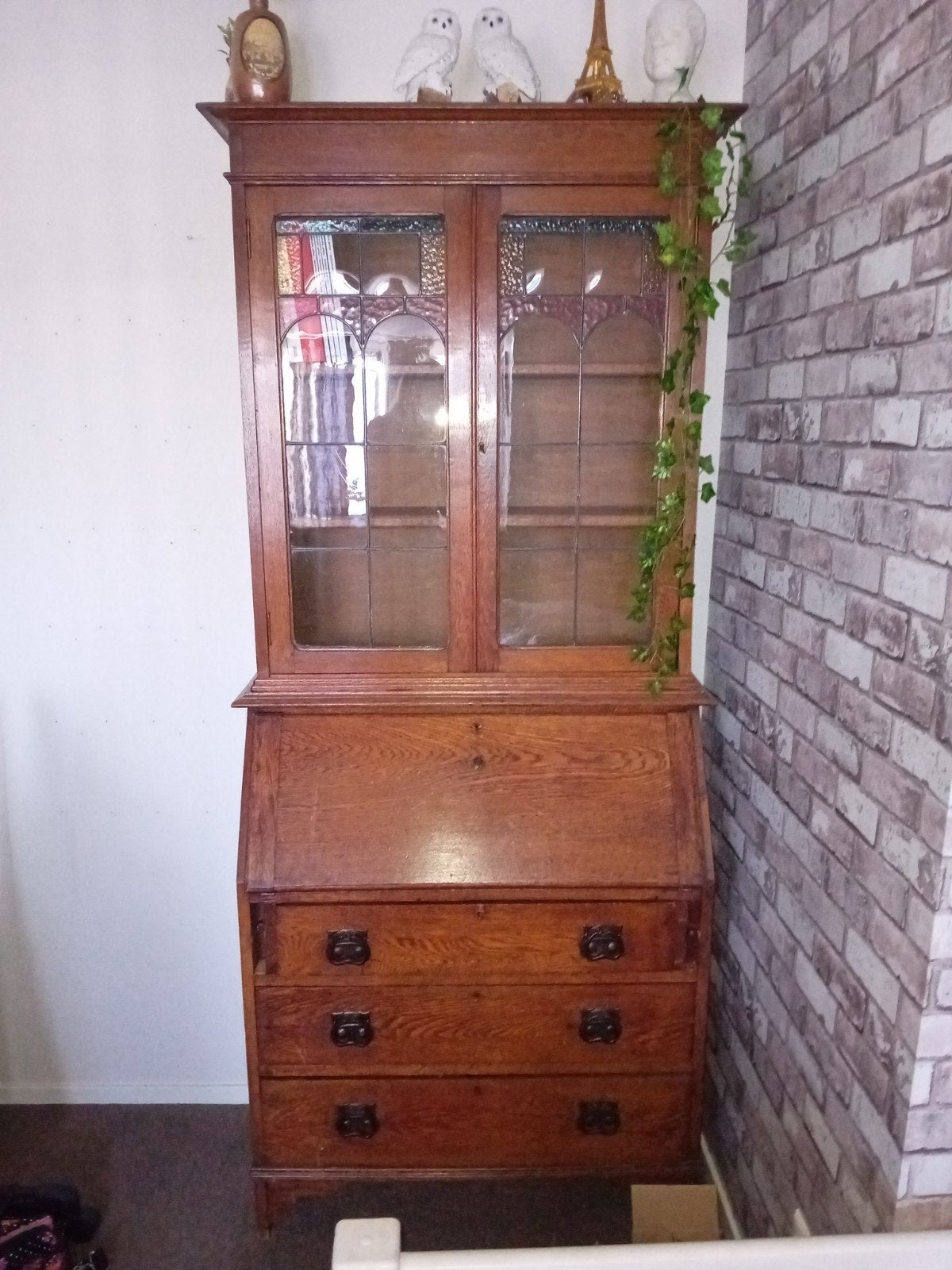 Antiek eikenhouten secretaire / kast met glas-in-lood, Ophalen