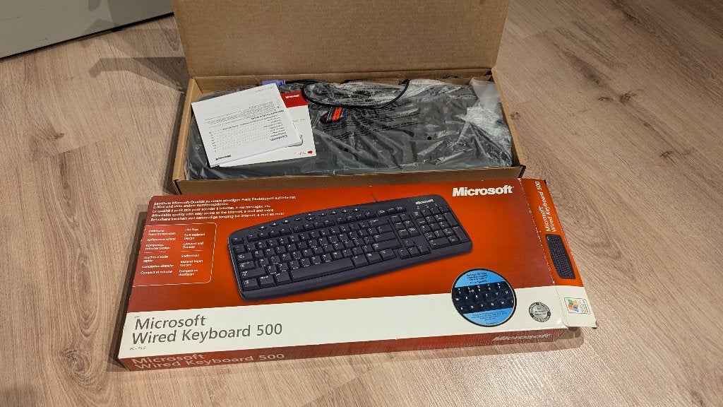 Nieuw Microsoft Wired Keyboard 500 PS/2 retro, Ophalen of Verzenden, Microsoft