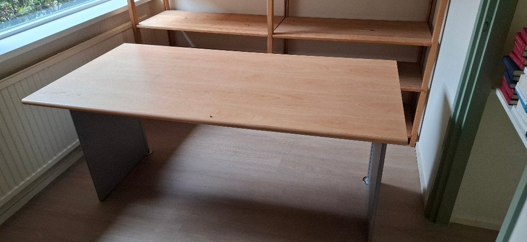 Bureaus 2 stuks, Ophalen, Gebruikt