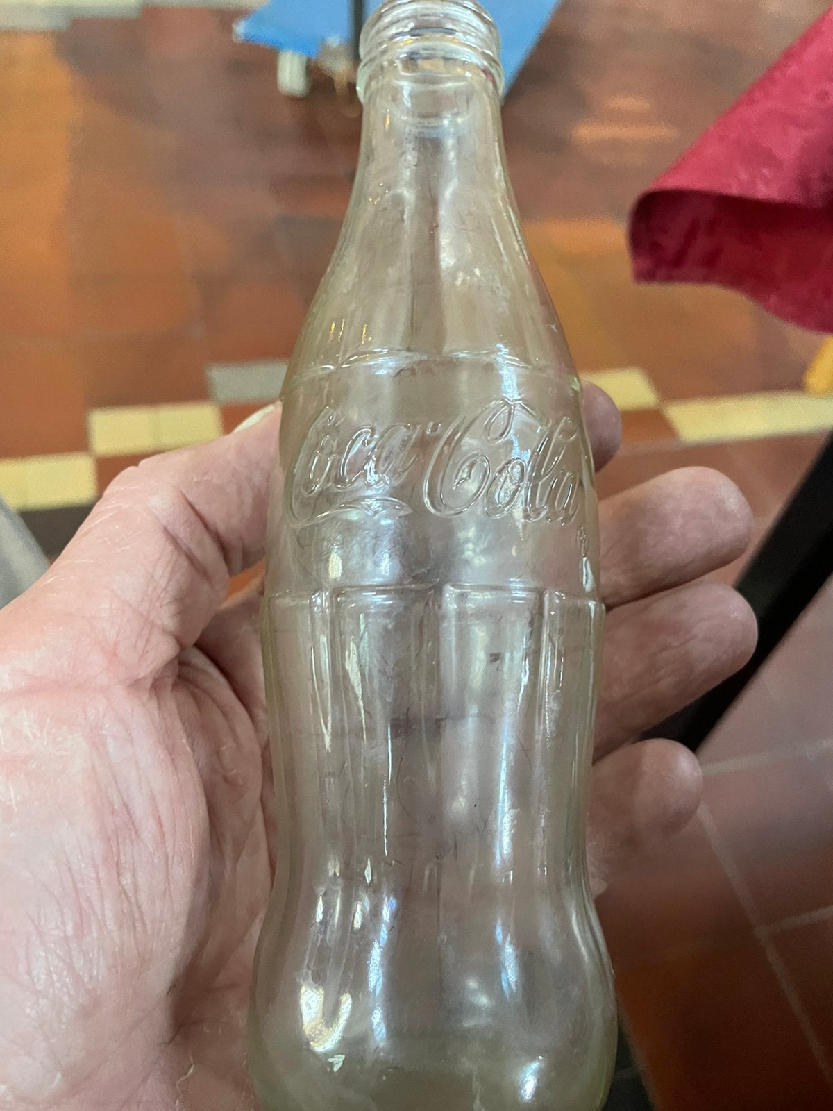 Coca cola flesje met reliefdruk . Erg oud. Zonder inhoud, Ophalen of Verzenden, Zo goed als nieuw, Verpakking