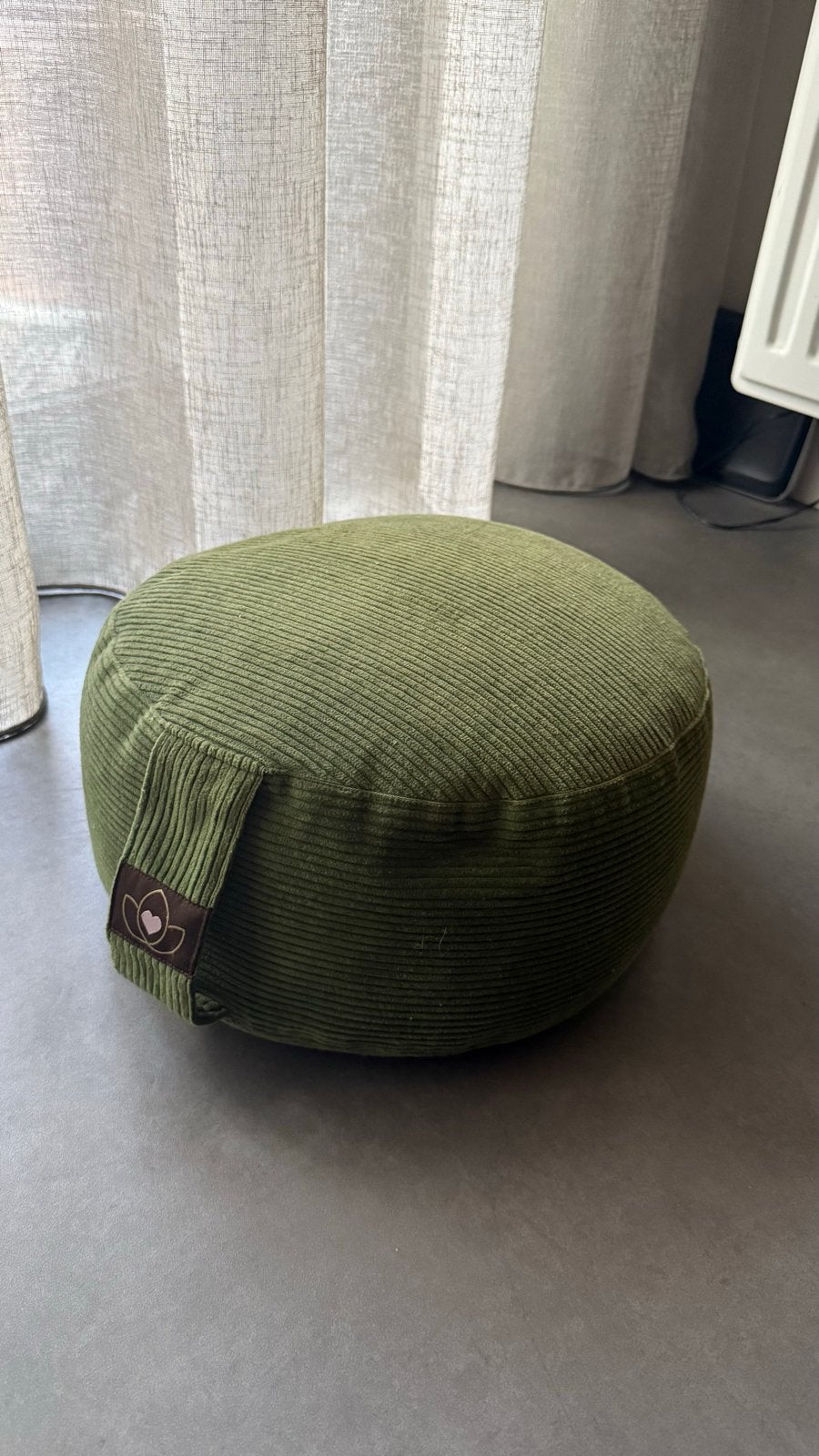 Lotus yoga- en meditatiekussen olijfgroen ribcorduroy, Ophalen of Verzenden, Zo goed als nieuw, Yoga-accessoire