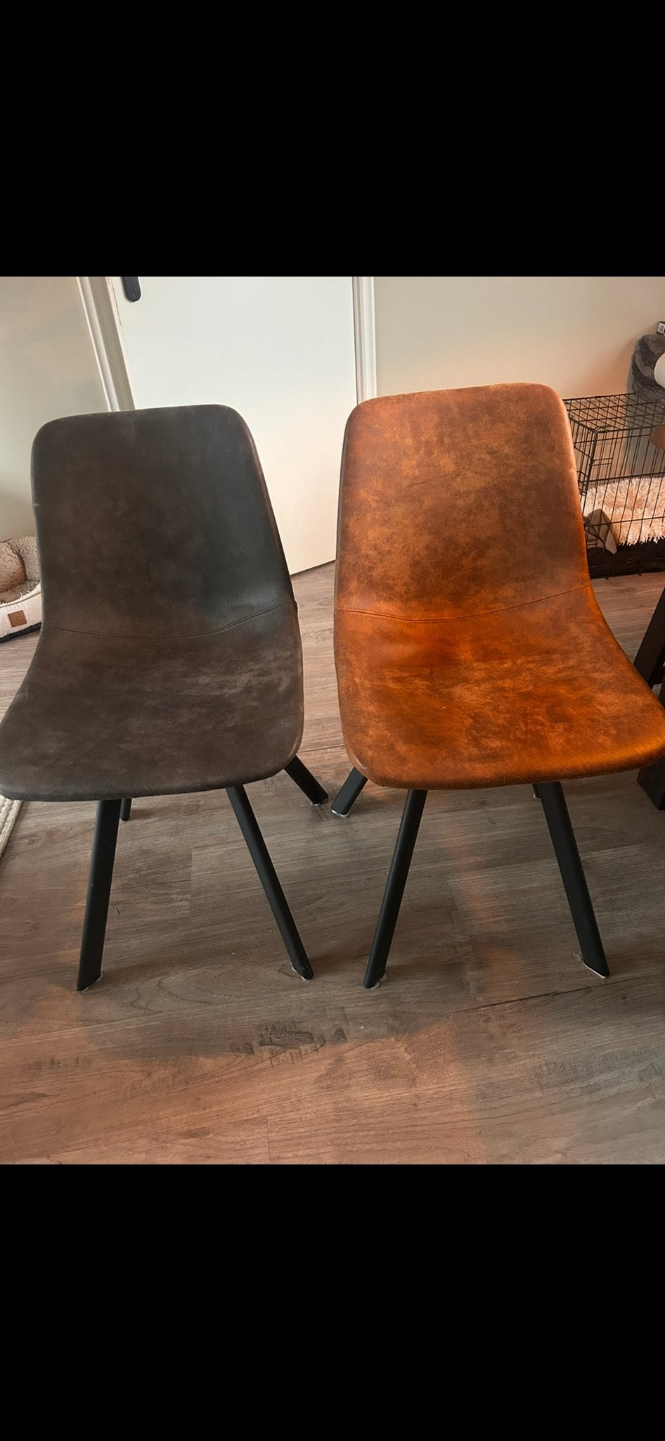 4 Eetkamerstoelen: 2 Grijs, 2 Cognac, Huis en Inrichting, Ophalen, Overige materialen, Gebruikt, Vier